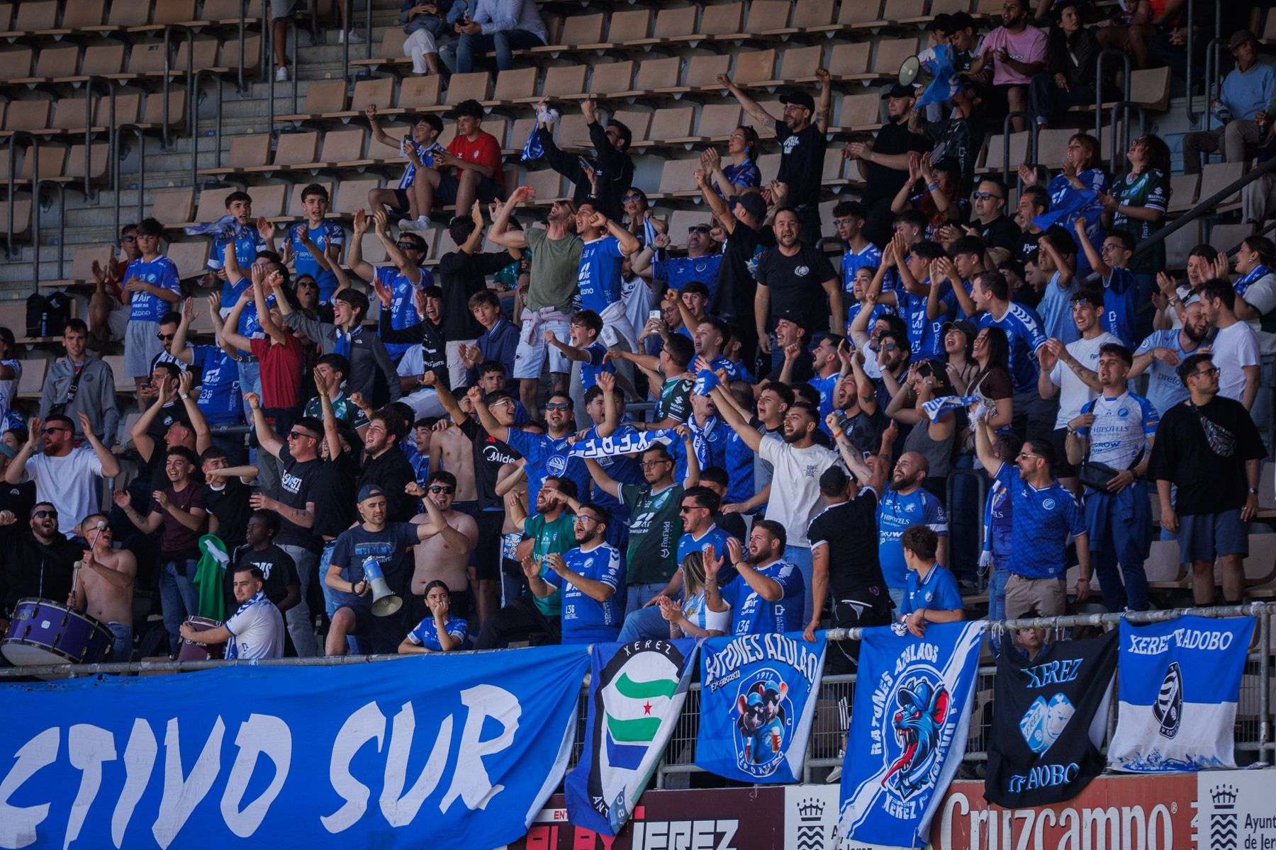 Las imágenes del derbi entre Xerez Deportivo FC y Xerez CD en Chapín este domingo.