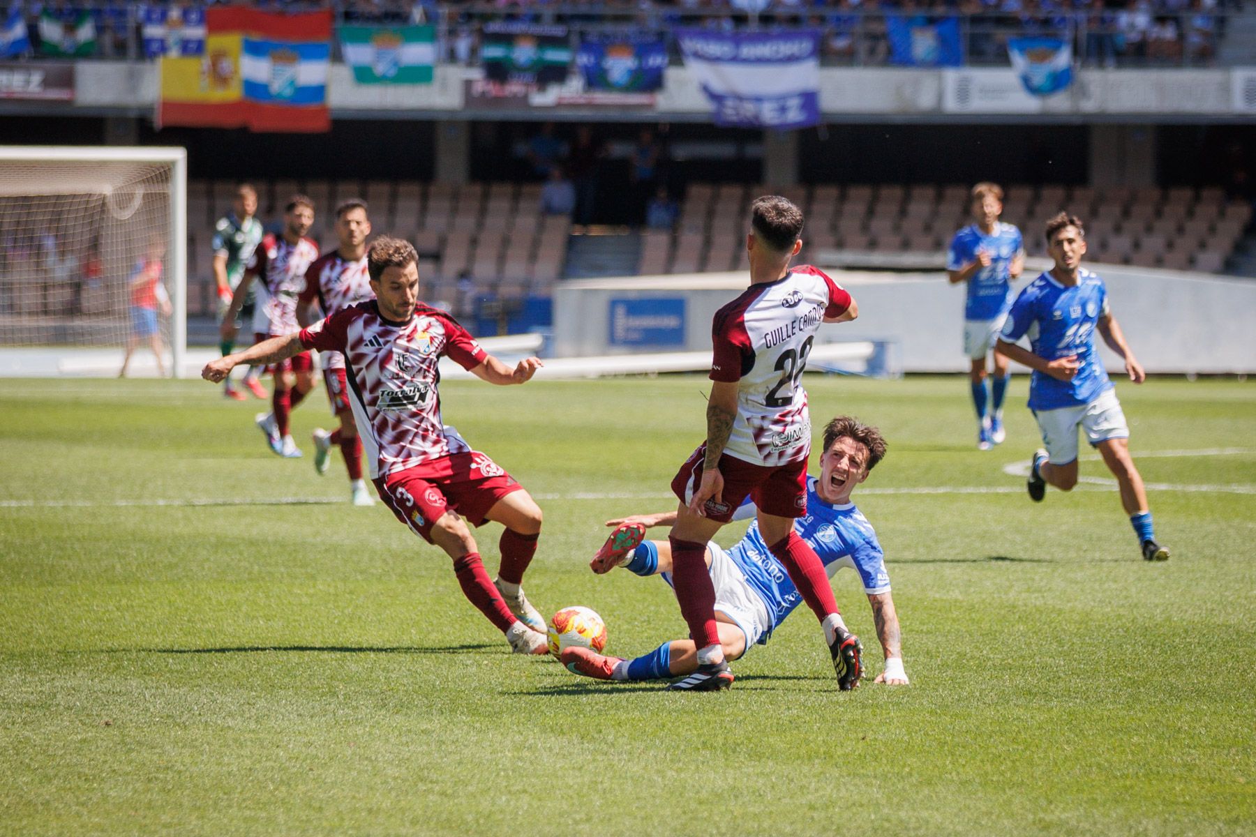 Las imágenes del derbi entre Xerez Deportivo FC y Xerez CD en Chapín este domingo.