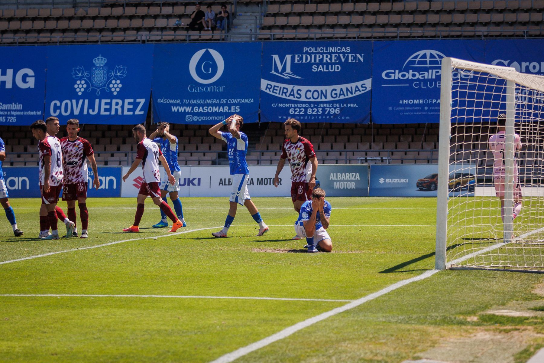 Las imágenes del derbi entre Xerez Deportivo FC y Xerez CD en Chapín este domingo.