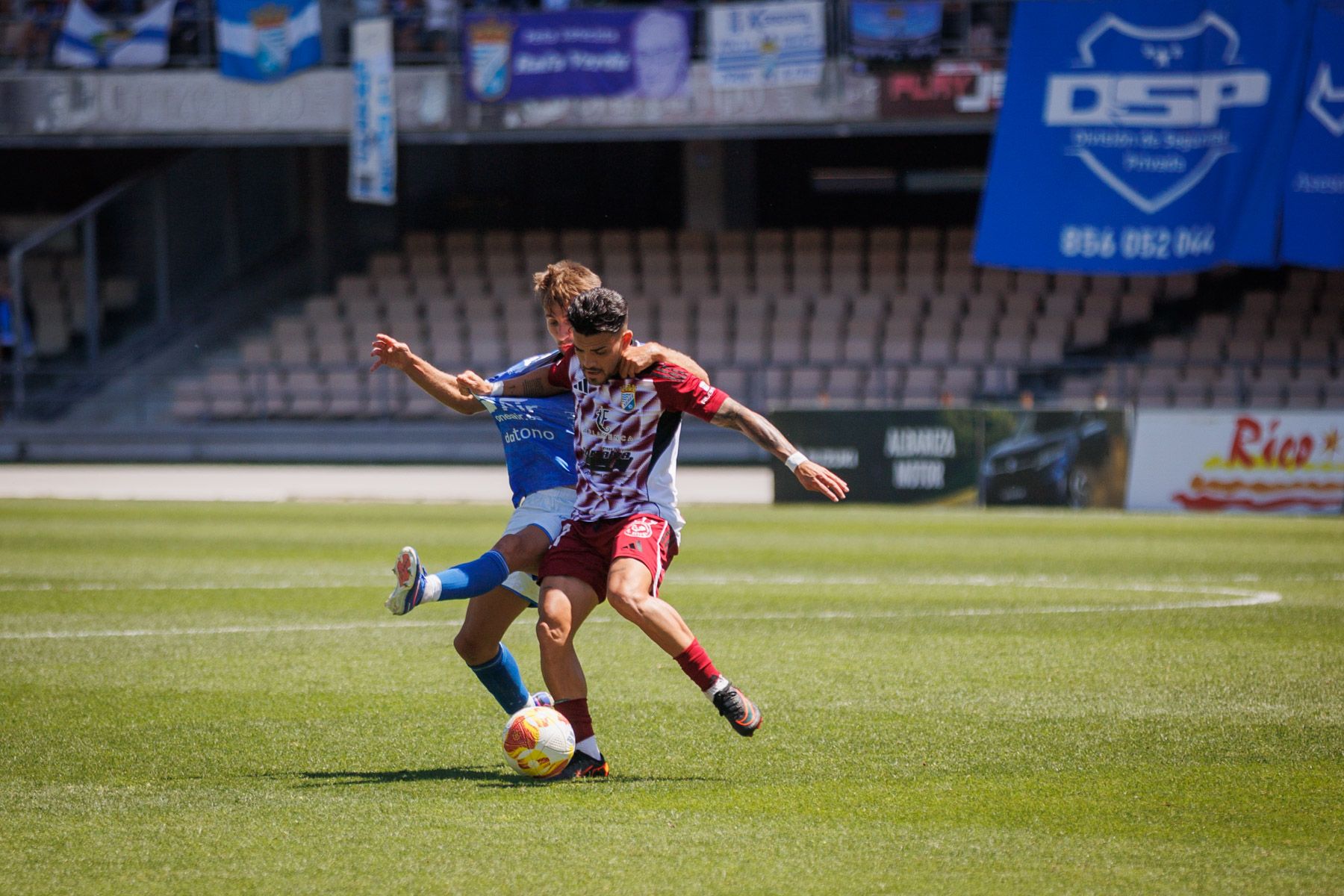 Las imágenes del derbi entre Xerez Deportivo FC y Xerez CD en Chapín este domingo.