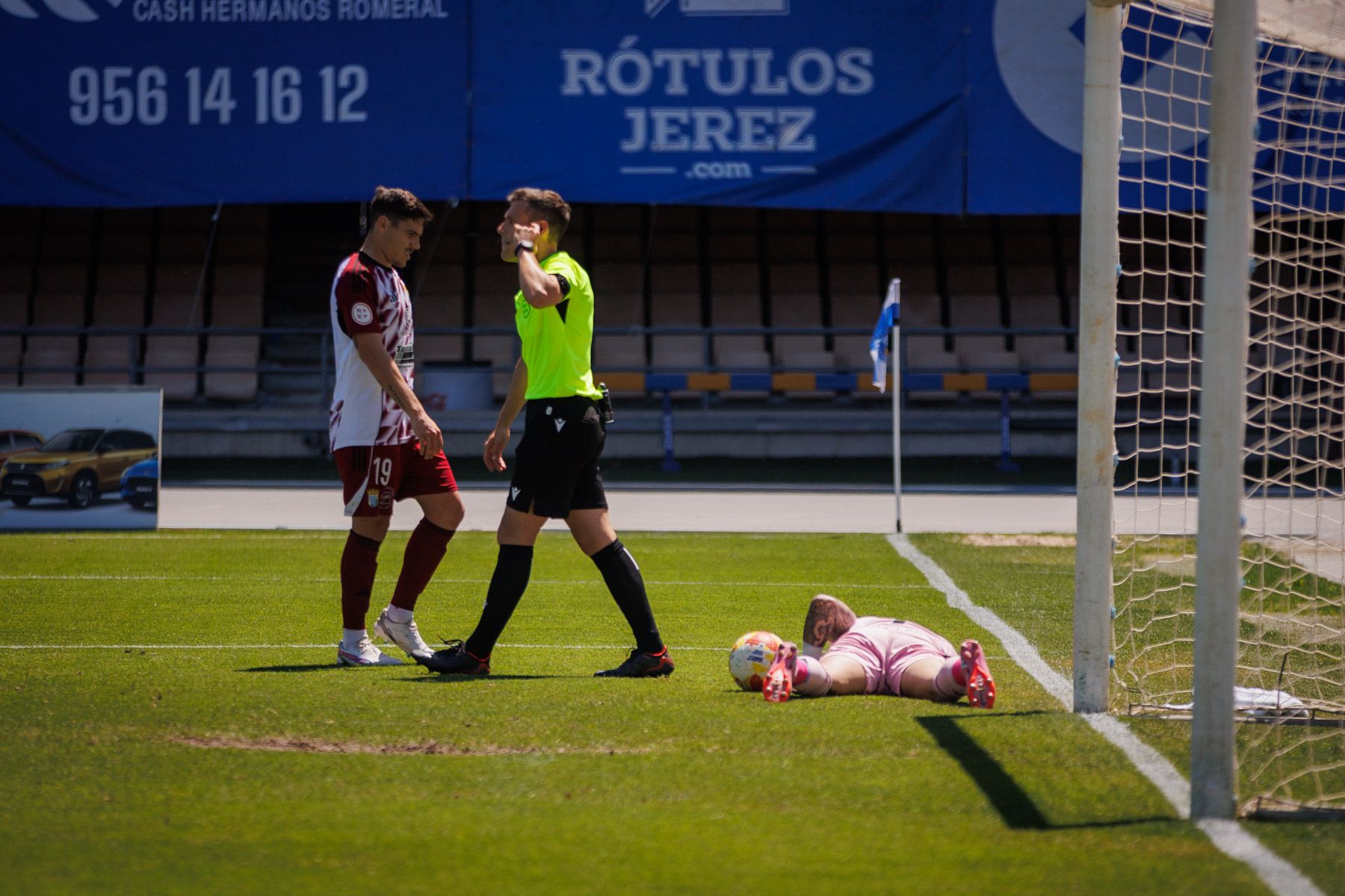 Las imágenes del derbi entre Xerez Deportivo FC y Xerez CD en Chapín este domingo.