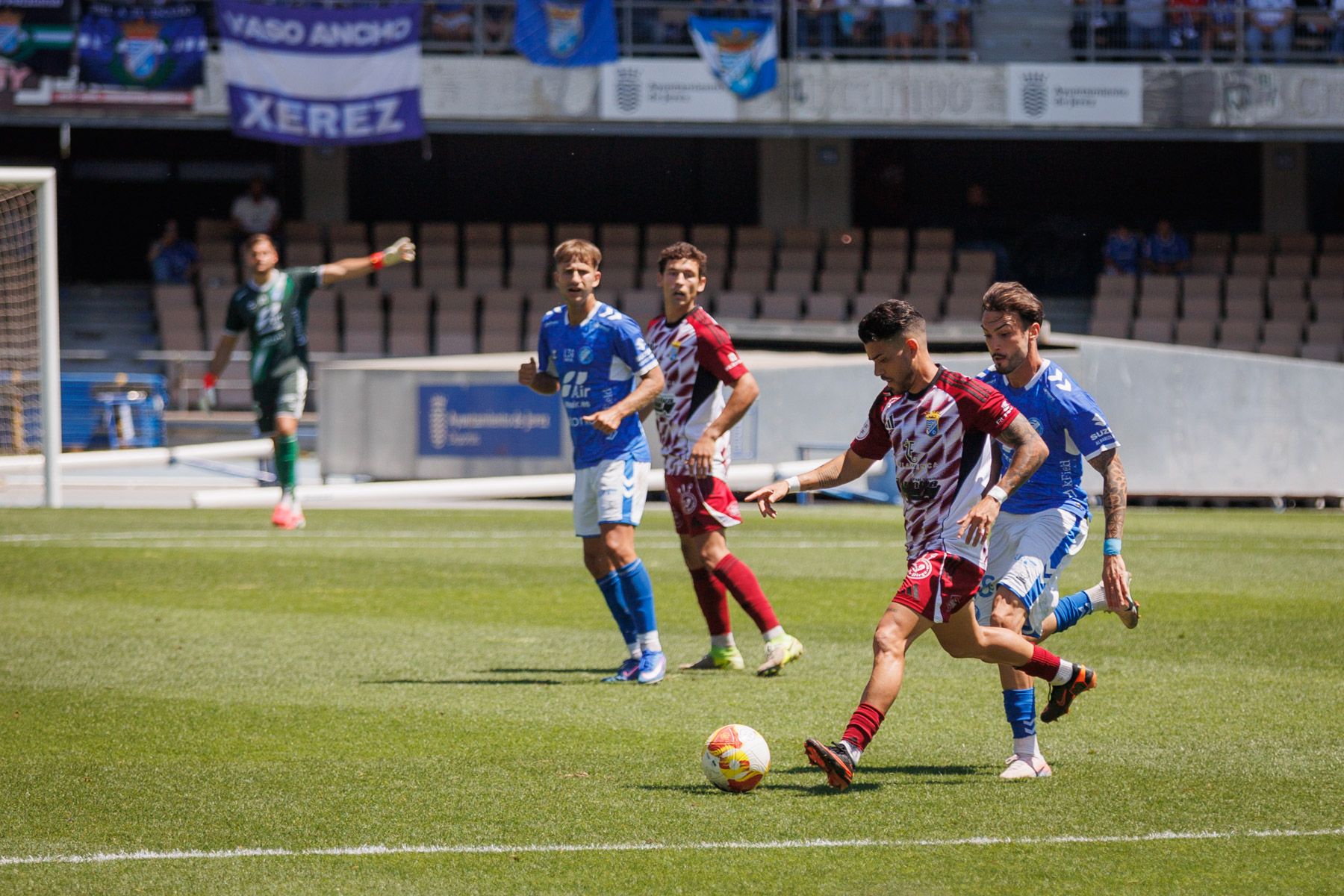 Las imágenes del derbi entre Xerez Deportivo FC y Xerez CD en Chapín este domingo.