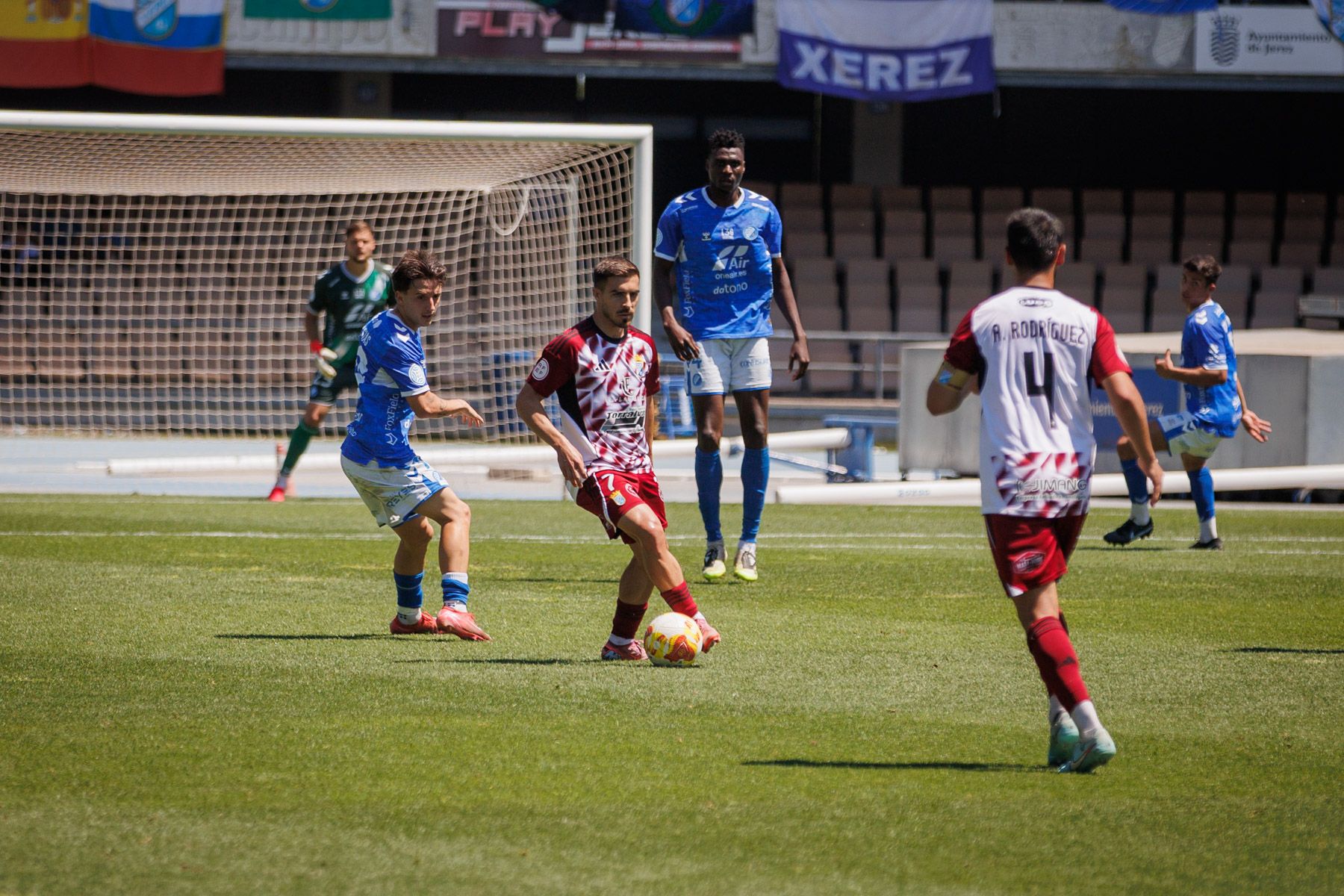 Las imágenes del derbi entre Xerez Deportivo FC y Xerez CD en Chapín este domingo.