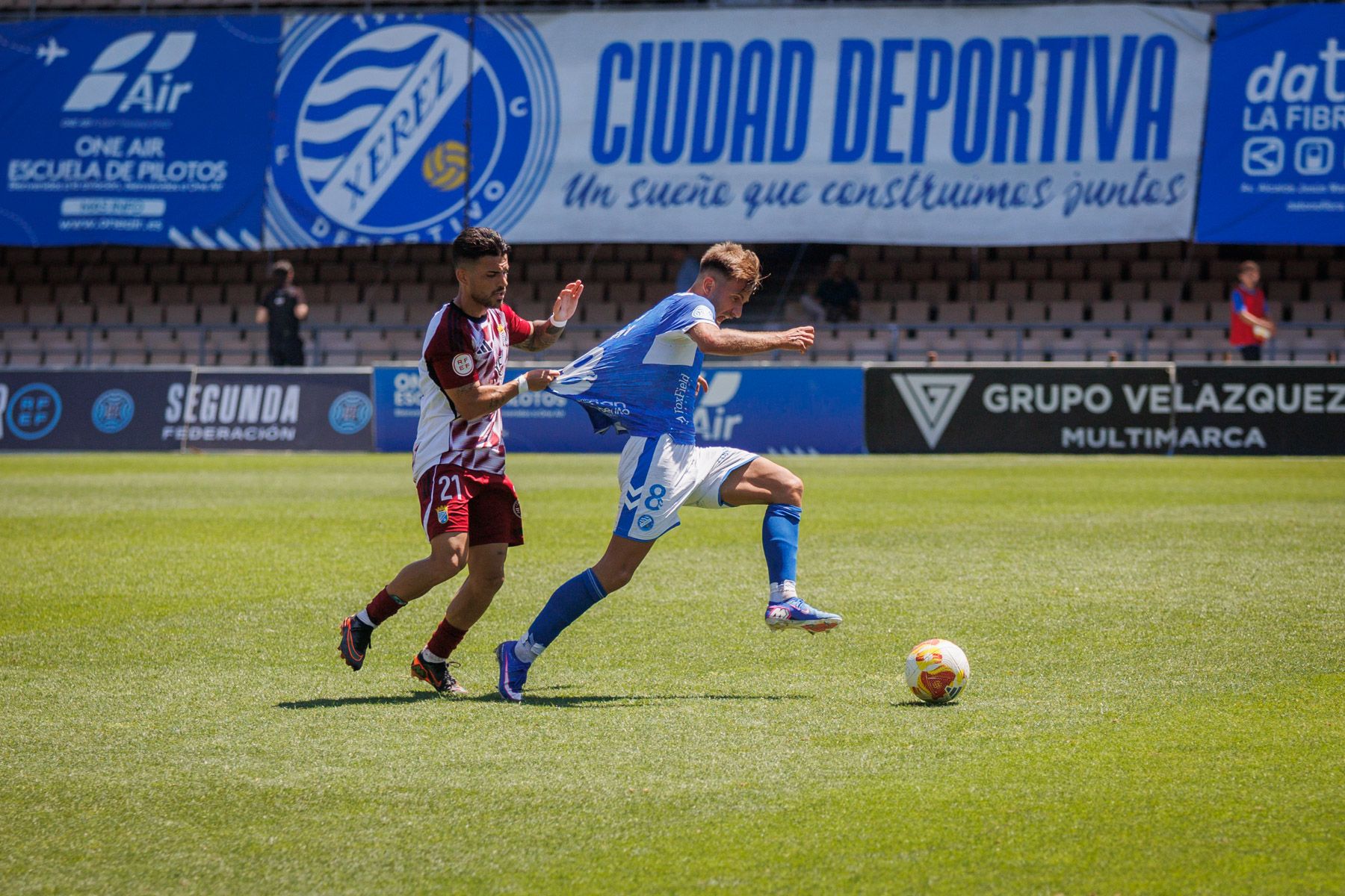 Las imágenes del derbi entre Xerez Deportivo FC y Xerez CD en Chapín este domingo.