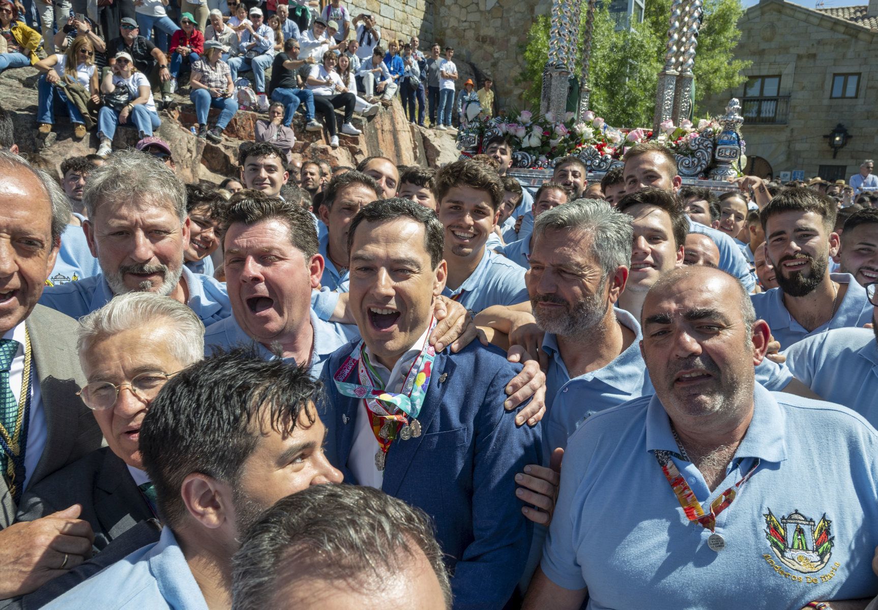 Juanma Moreno, en la romería de la Virgen de la Cabeza, en Andújar, este domingo.