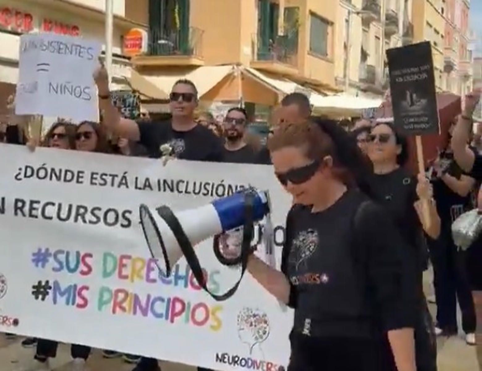 Familias de alumnos en Málaga, en un fragmento de un vídeo de la tele pública de Málaga.