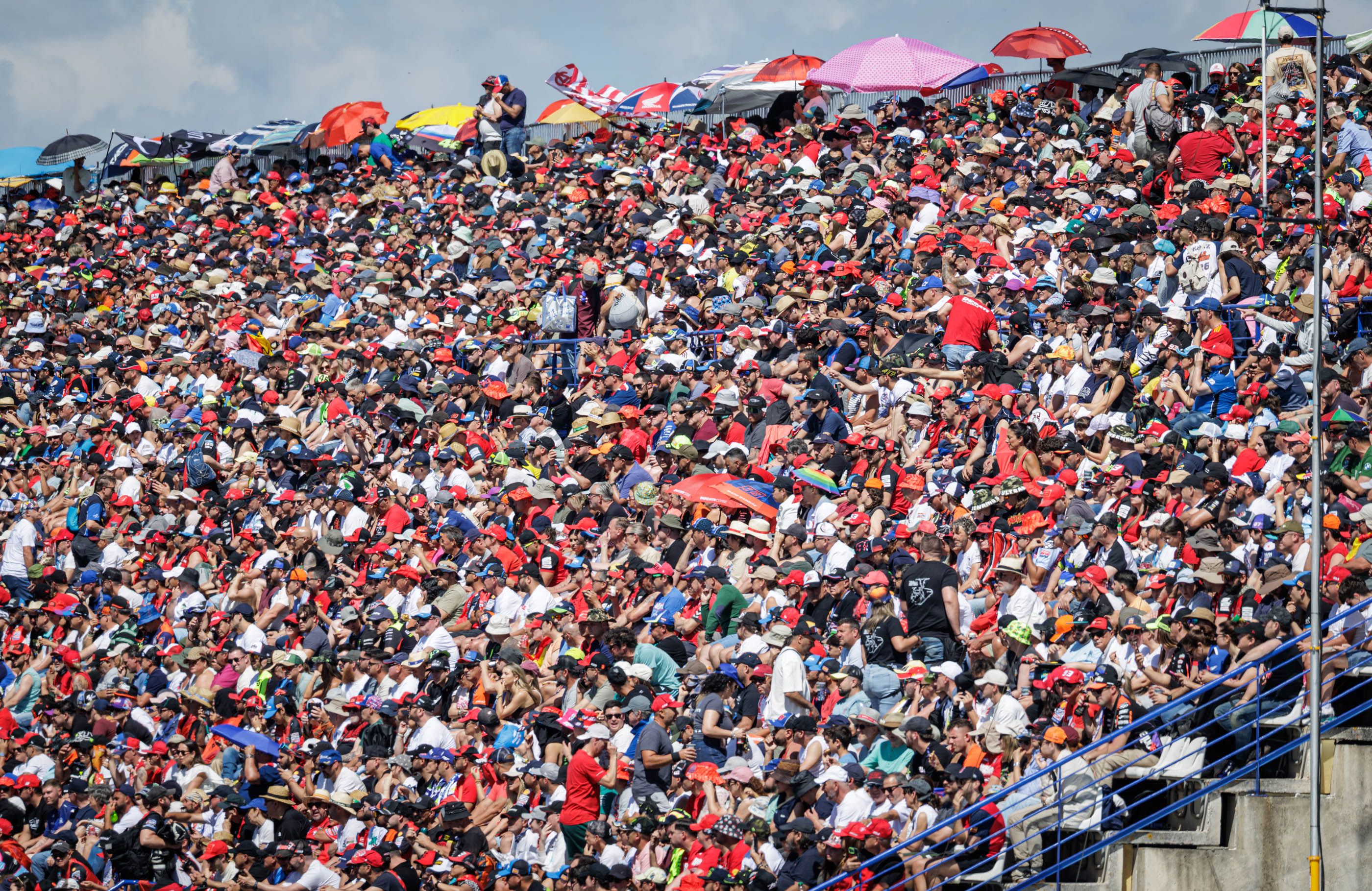 Otra imagen del espectacular ambiente en las gradas del Circuito de Jerez.