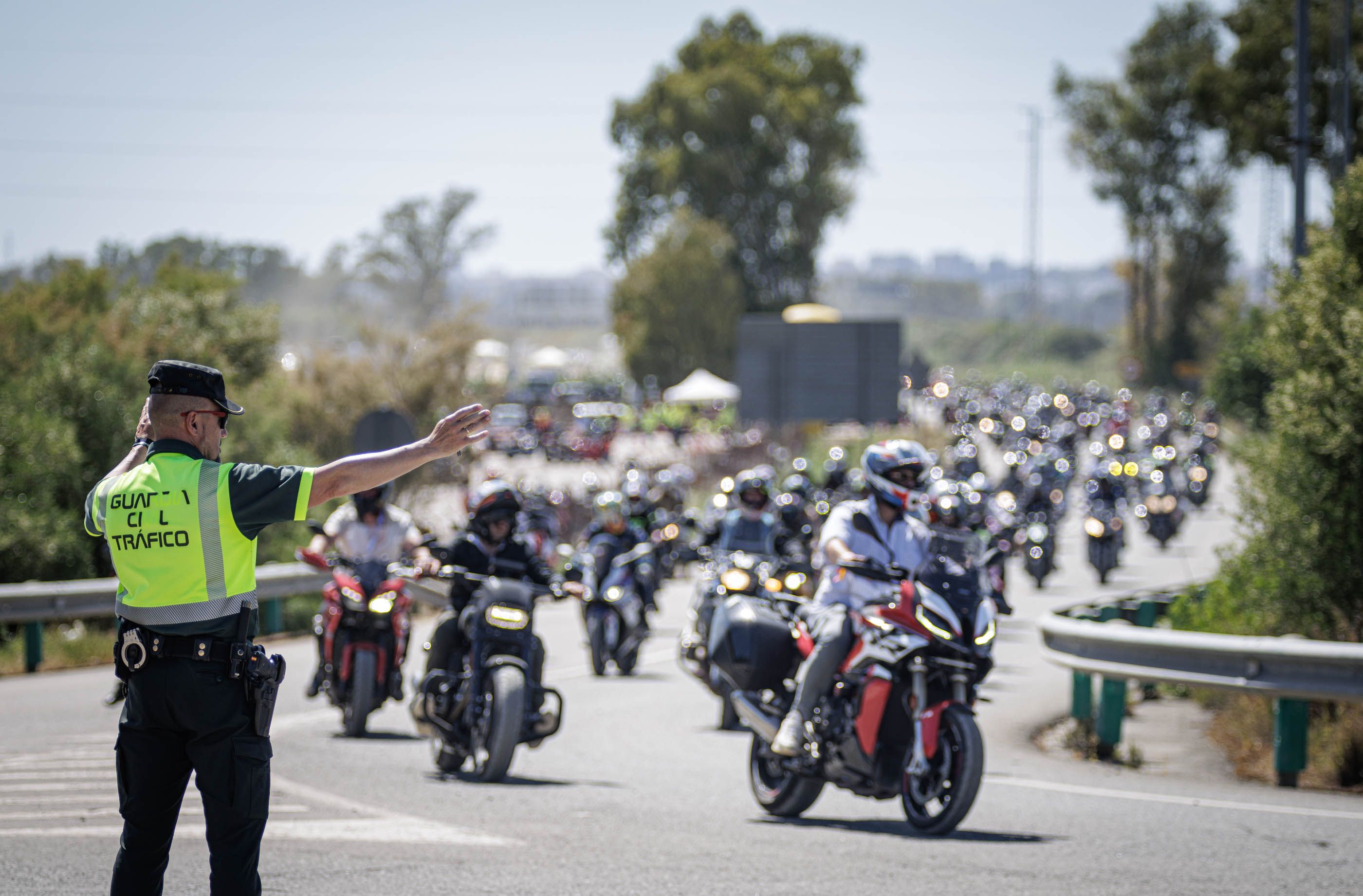 La Guardia Civil, controlando el tráfico.