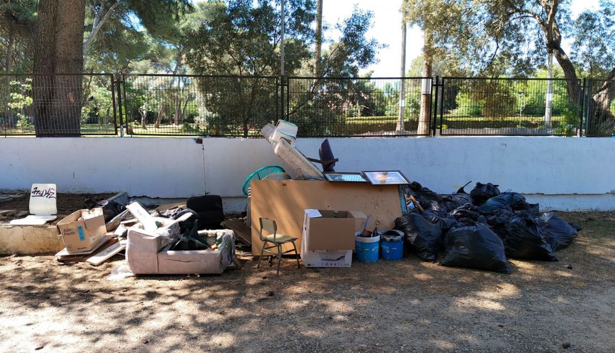 Enseres, basura y colchones recogidos.