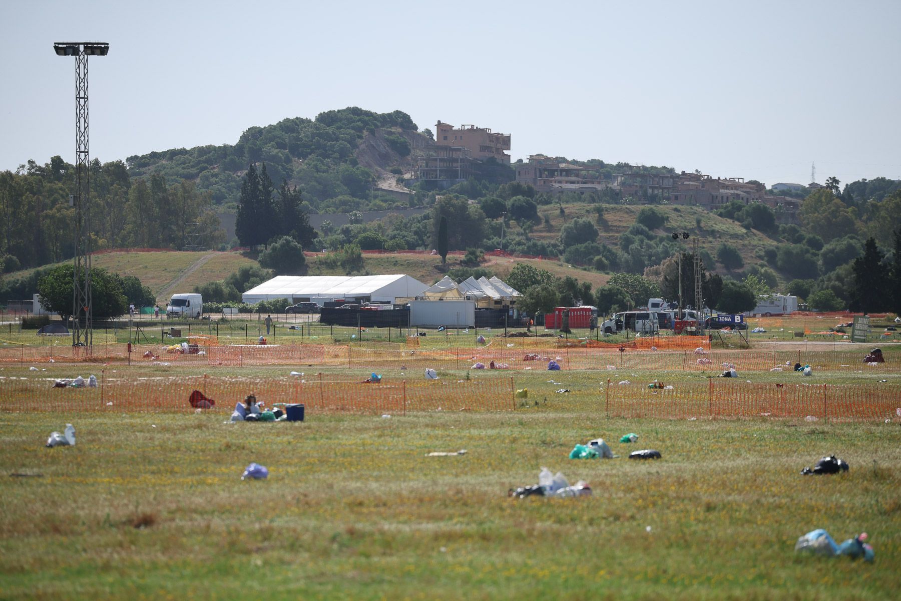 Bolsas de basura acumuladas en el Circuito de Jerez.