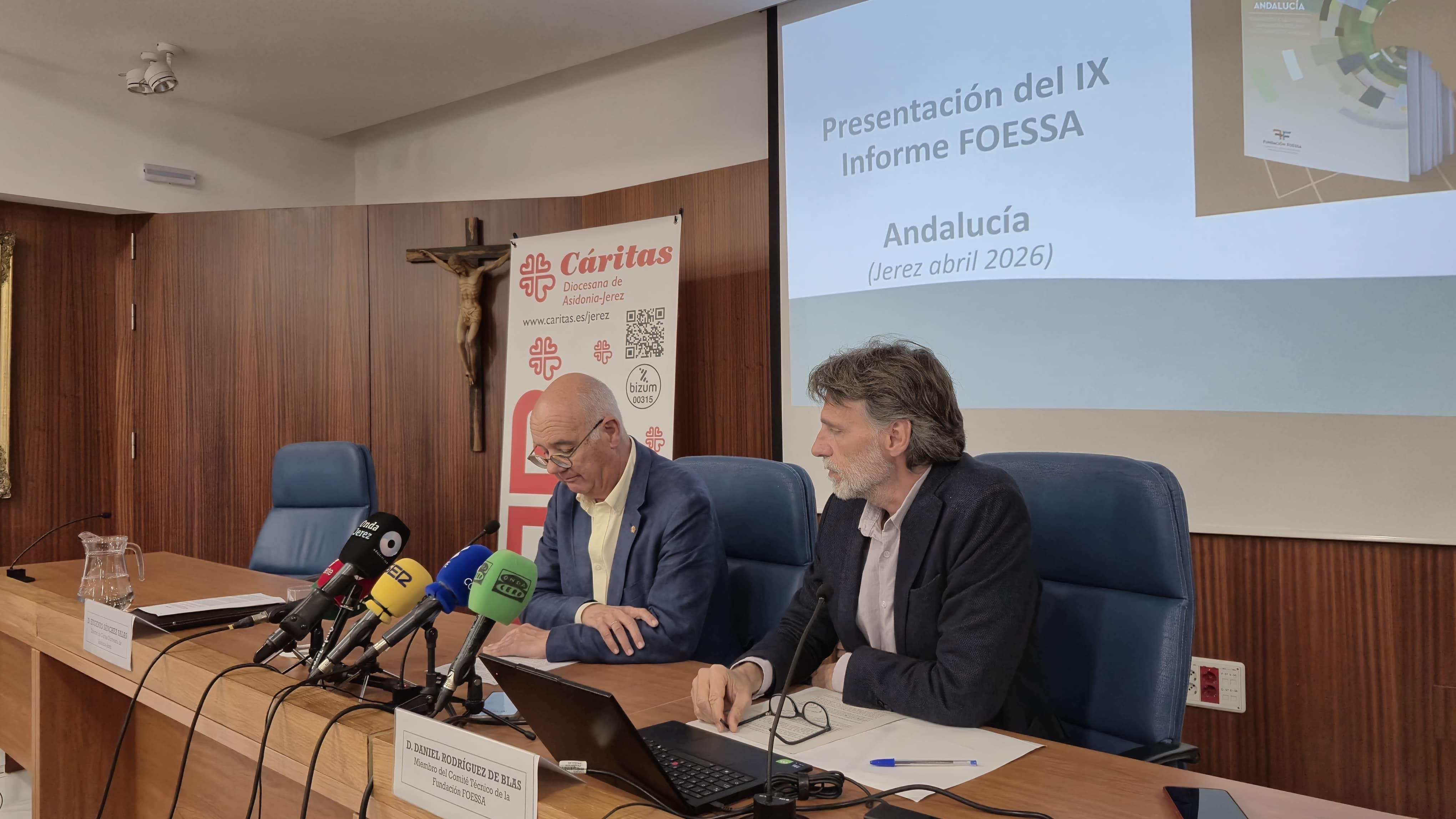 El director de Cáritas y el representante de la Fundación Foessa en la presentación del informe. 