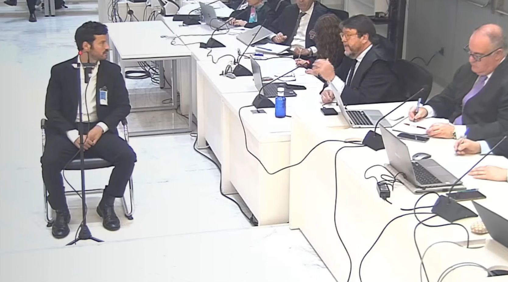 Willy Bárcenas declarando en el juicio.