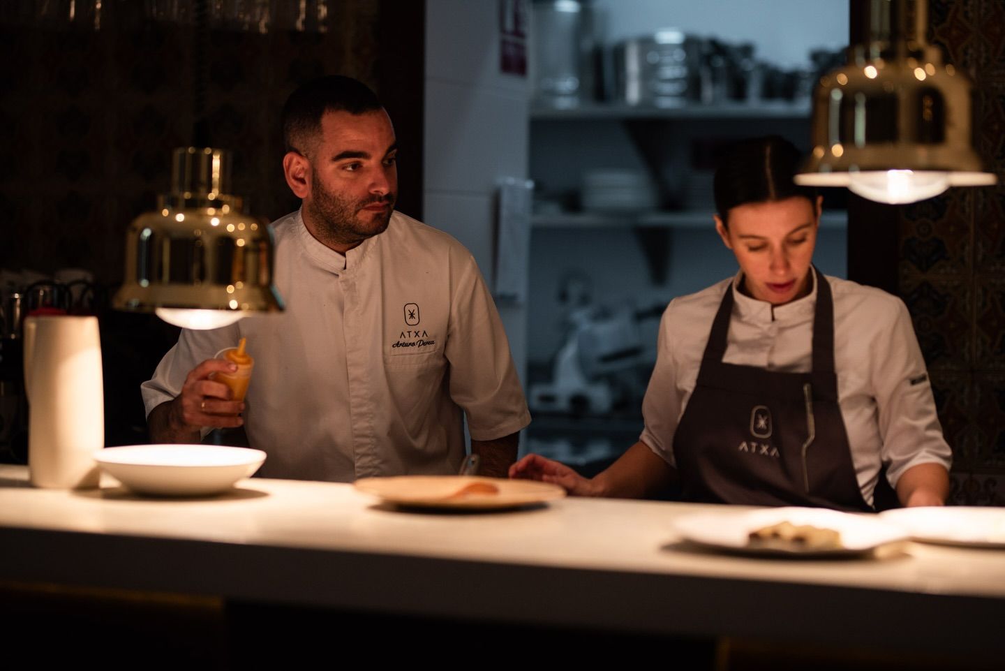 Arturo Perea y Laura García, del restaurante Atxa, en una imagen reciente.