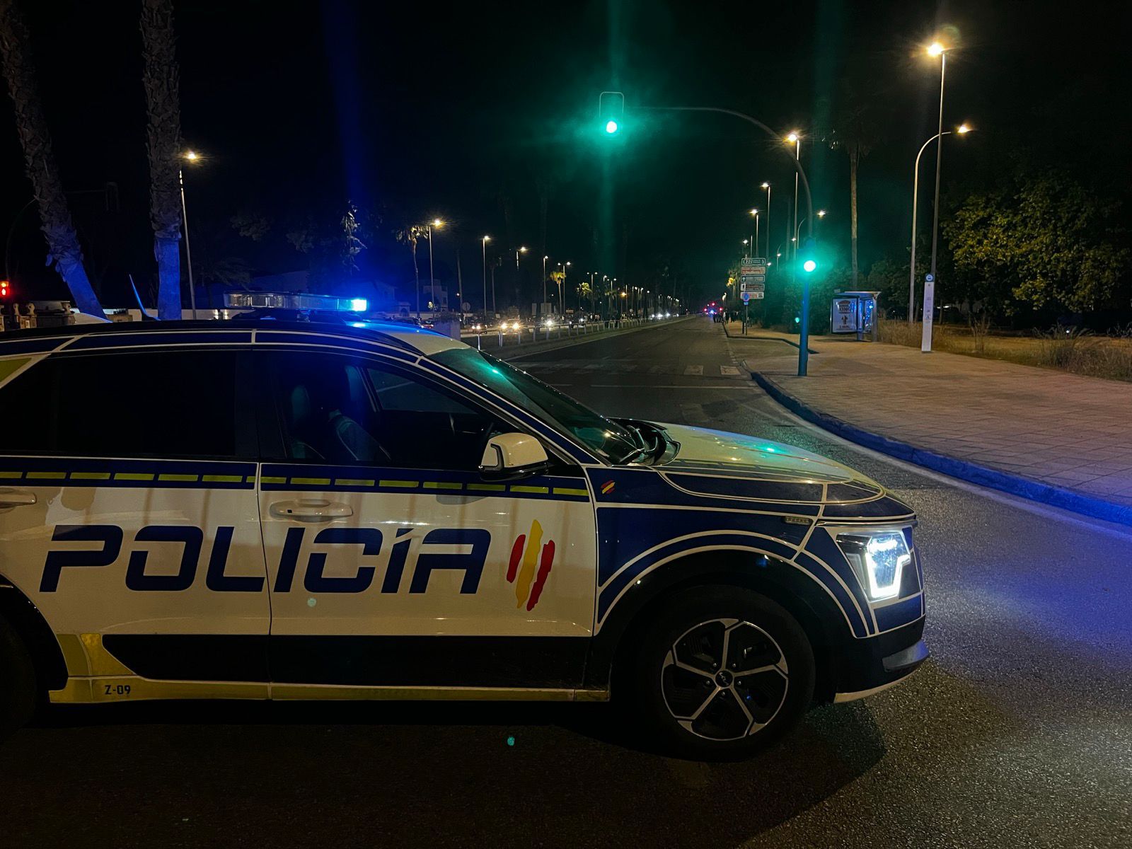 Un coche de Policía Local en El Puerto durante la motorada.