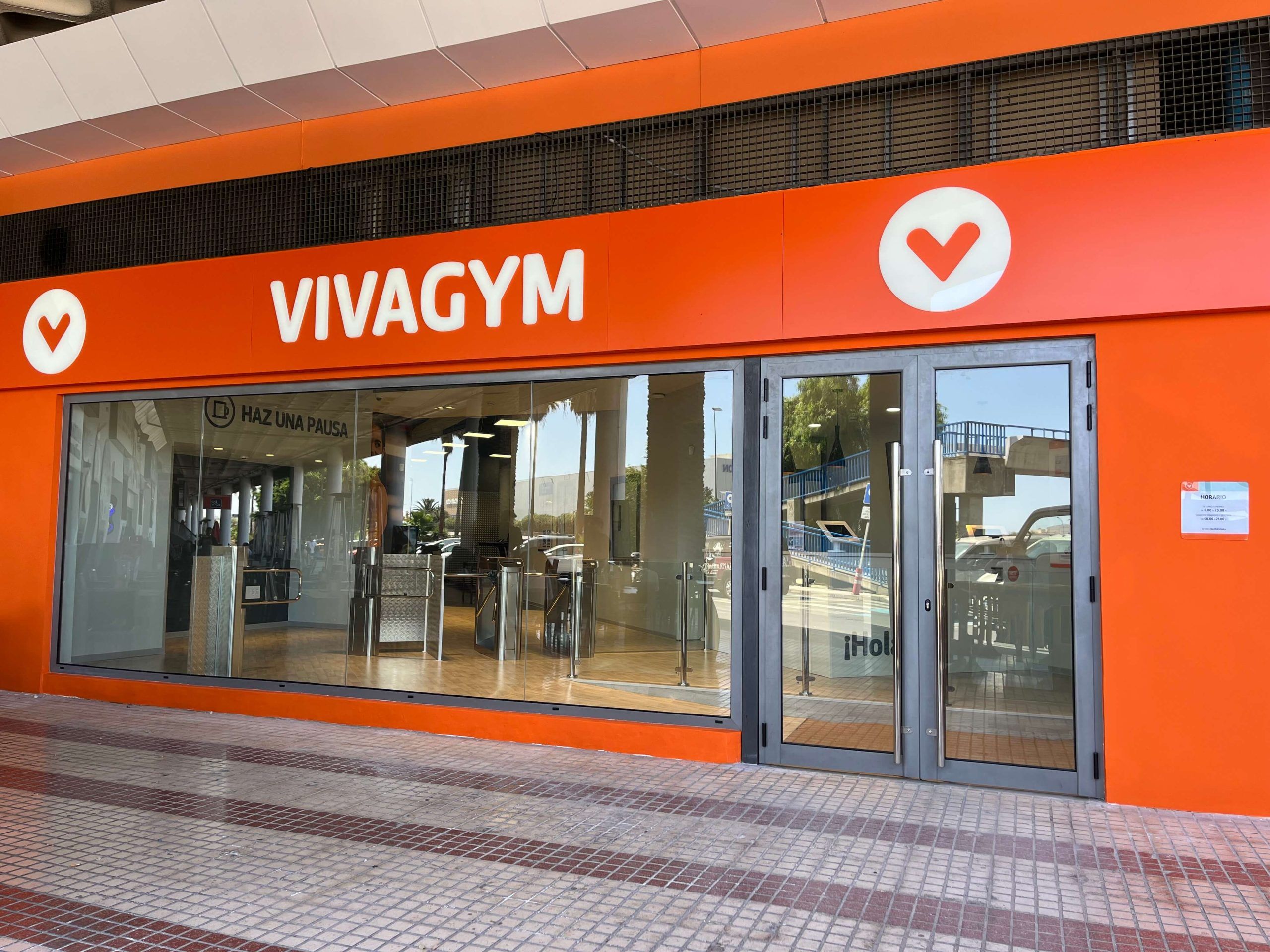 Uno de los gimnasios VivaGym en España.