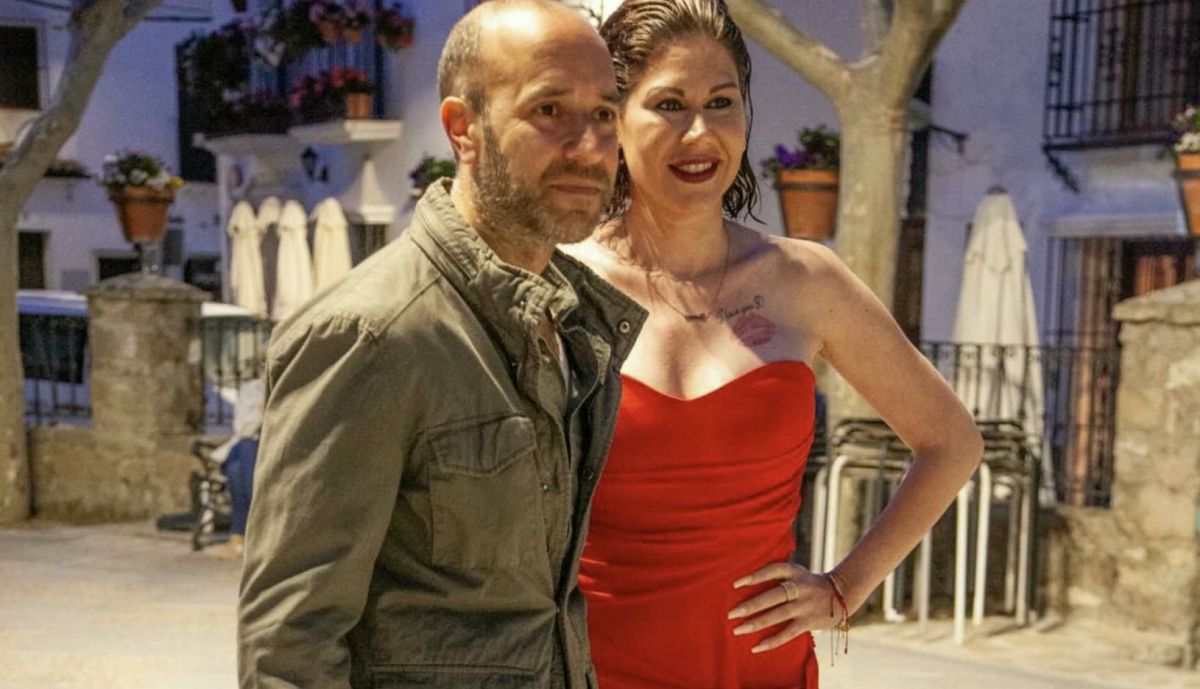 La cantante Tamara, junto al alcalde de Grazalema.