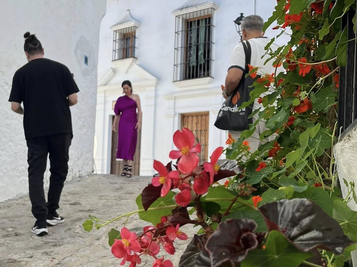 Un momento del rodaje en las calles de Grazalema.