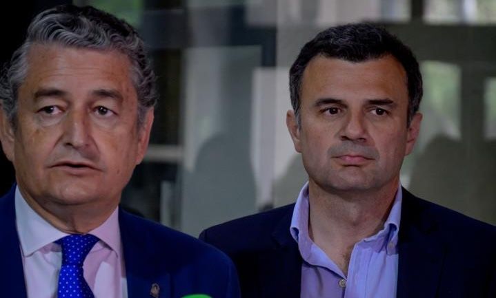 Antonio Sanz, cabeza de lista del PP por Cádiz, y Bruno García, presidente de los populares gaditanos.