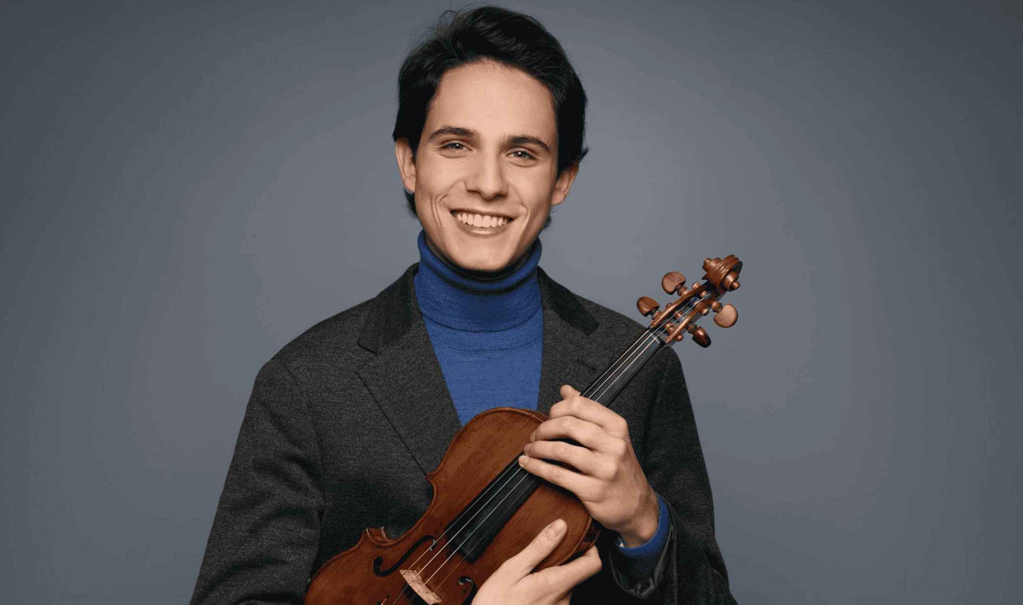 El violinista sevillano, Javier Comesaña.  FOTO: GEMMA ESCRIBANO