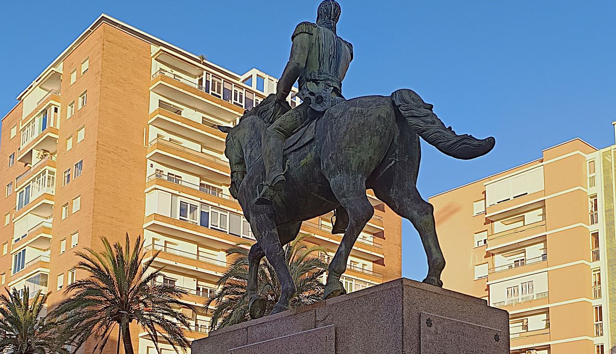 Monumento a Simón Bolívar, vista posterior angular derecha.