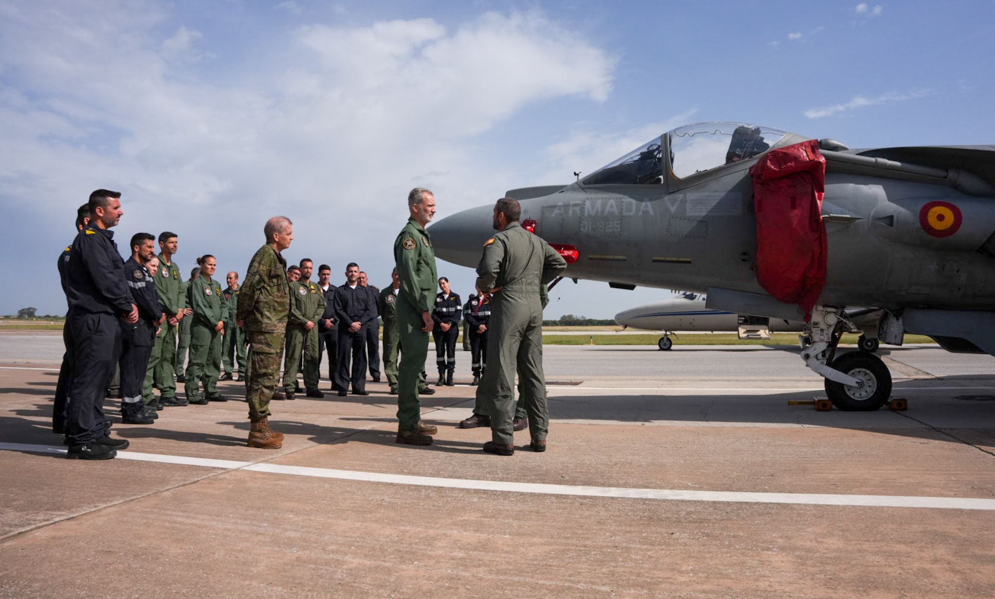 Visita del rey Felipe VI a la flotilla de aeronaves de la Base de Rota
