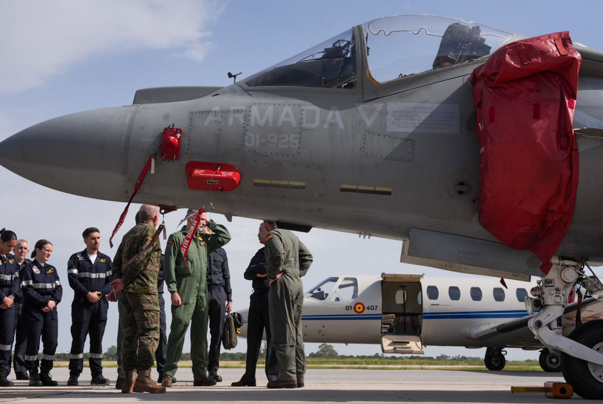 Visita del rey Felipe VI a la flotilla de aeronaves de la Base de Rota