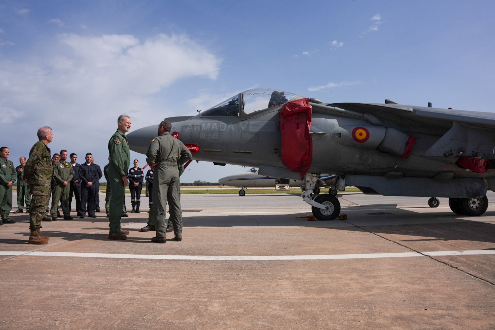 Visita del rey Felipe VI a la flotilla de aeronaves de la Base de Rota