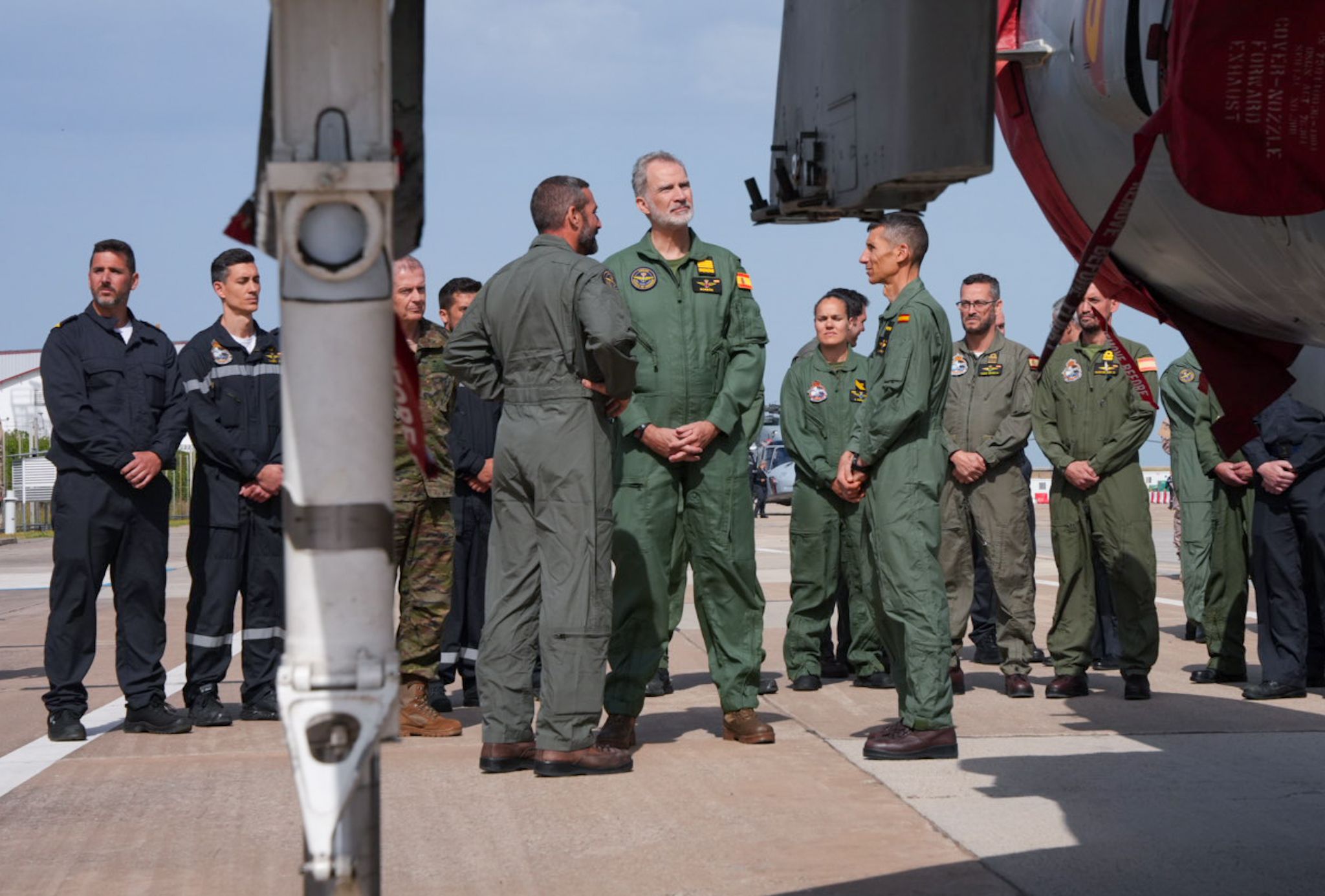 Visita del rey Felipe VI a la flotilla de aeronaves de la Base de Rota