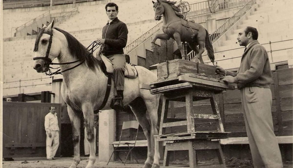 10  Laiz Campos, Rafael Peralta, posando, caballo de Bolivar (1)