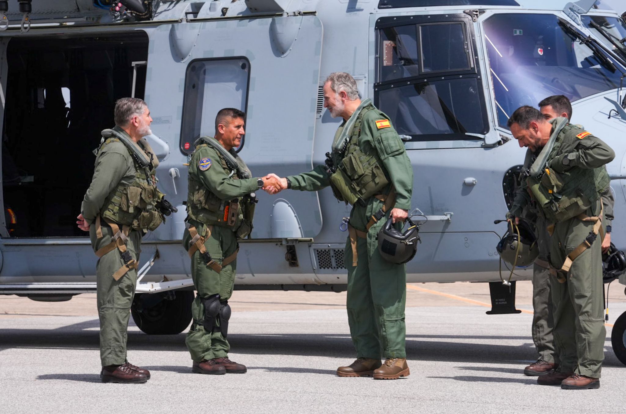 Visita del rey Felipe VI a la flotilla de aeronaves de la Base de Rota