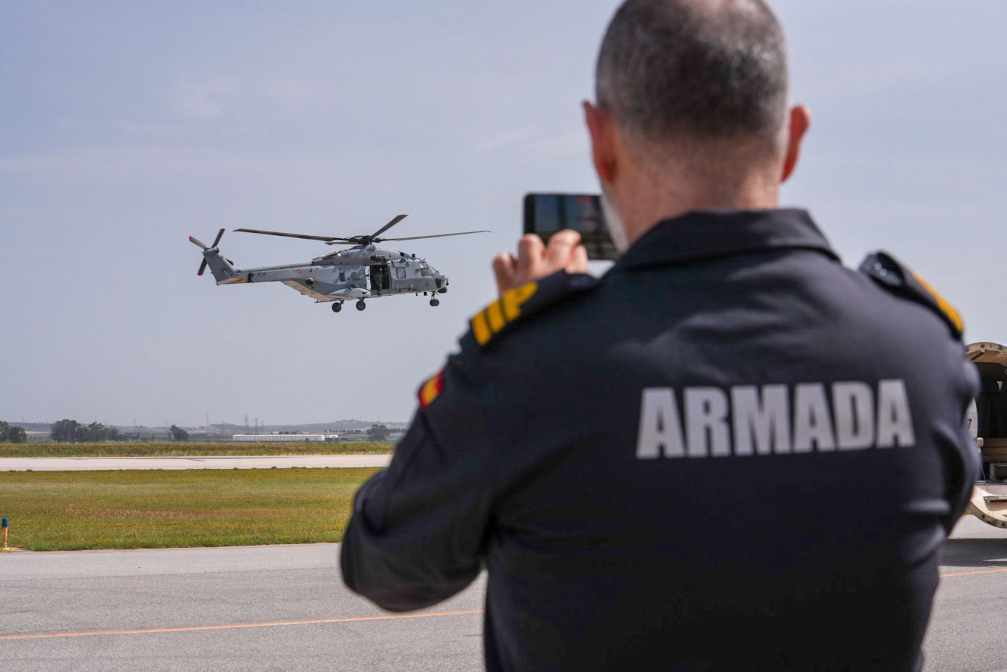 Visita del rey Felipe VI a la flotilla de aeronaves de la Base de Rota