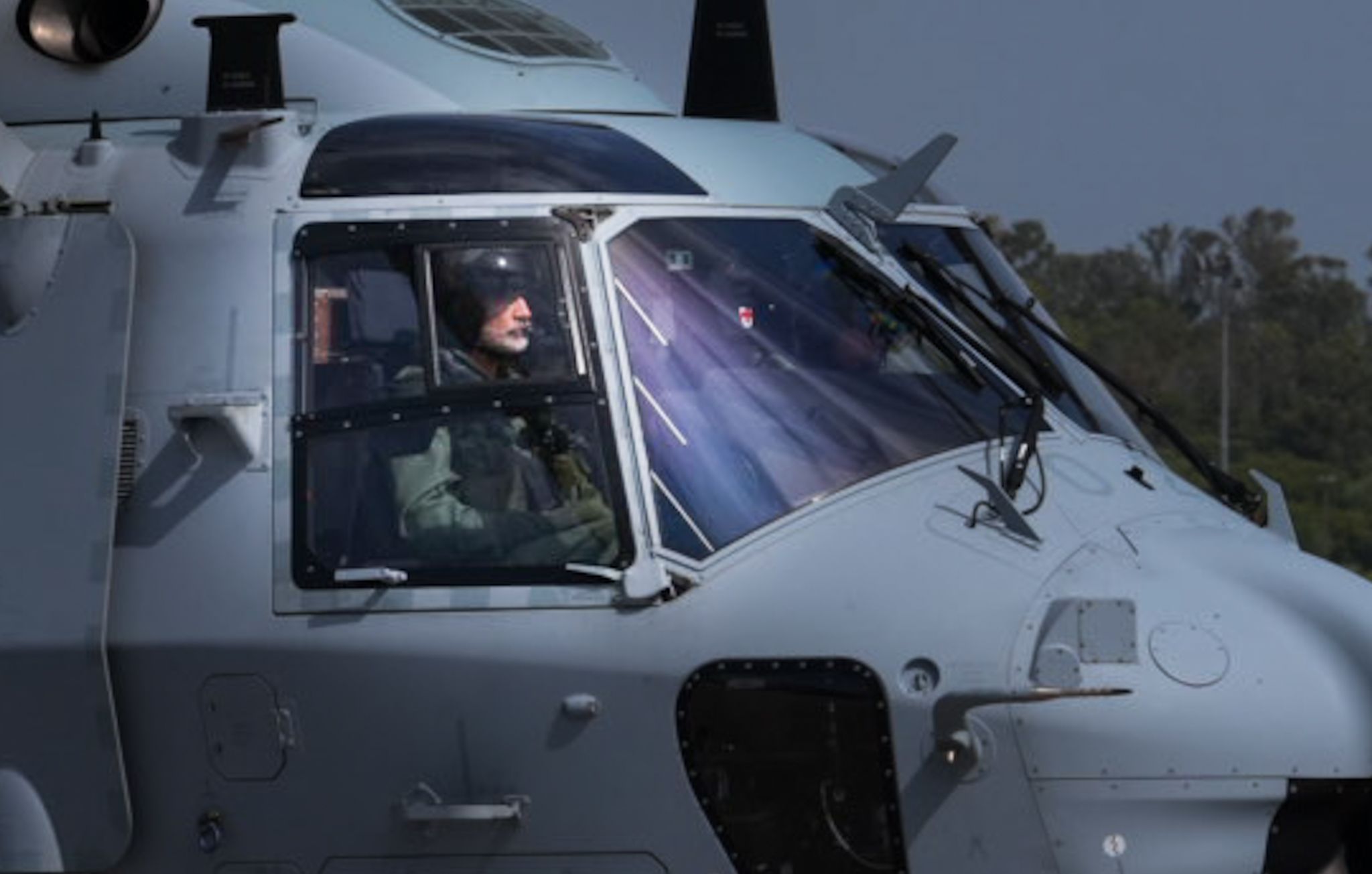 Visita del rey Felipe VI a la flotilla de aeronaves de la Base de Rota