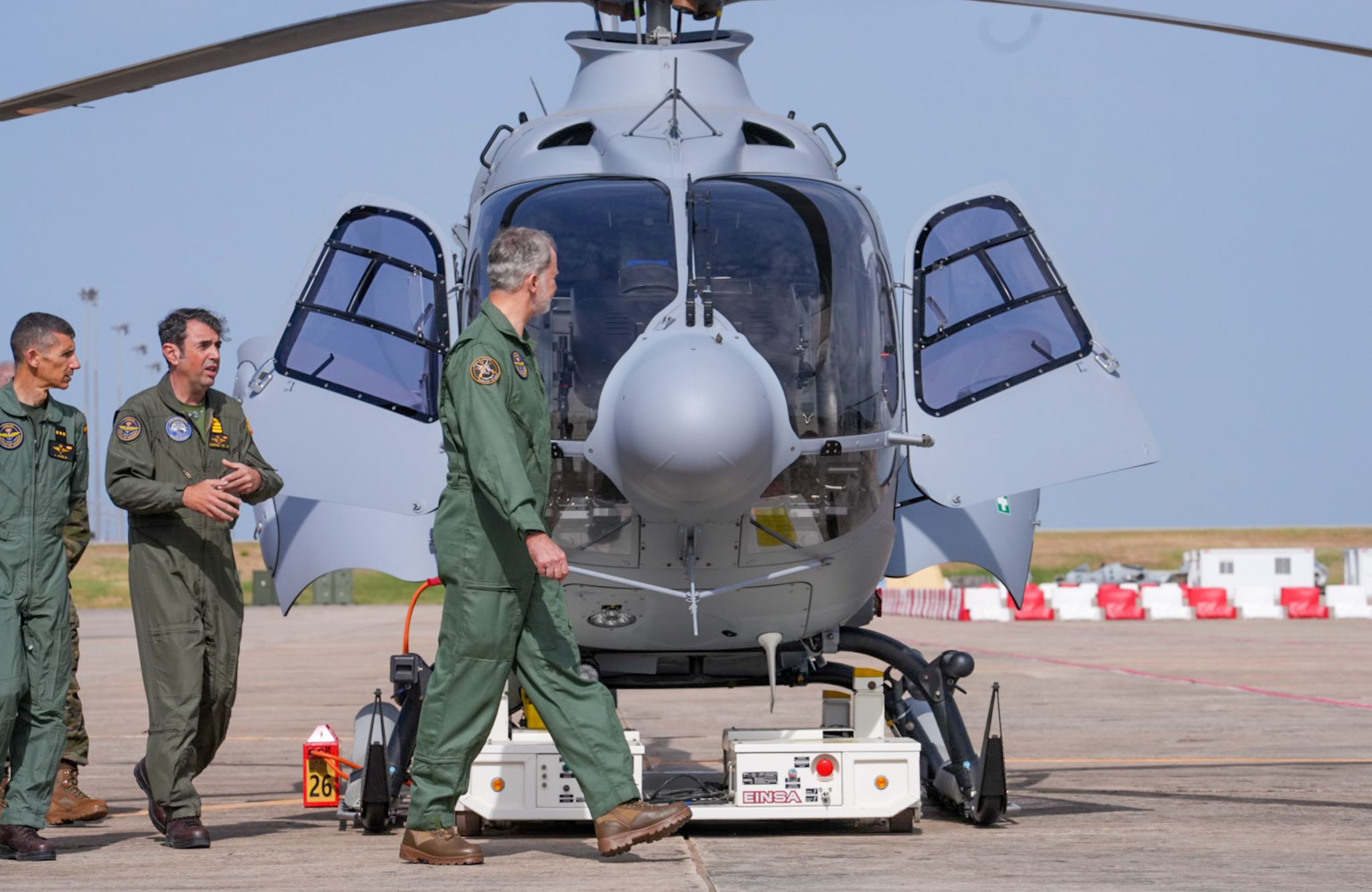 Visita del rey Felipe VI a la flotilla de aeronaves de la Base de Rota