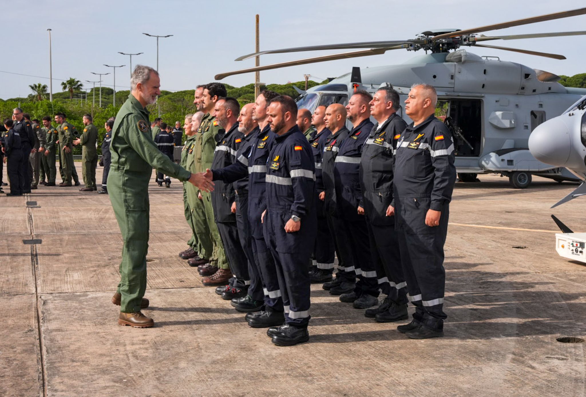 Visita del rey Felipe VI a la flotilla de aeronaves de la Base de Rota