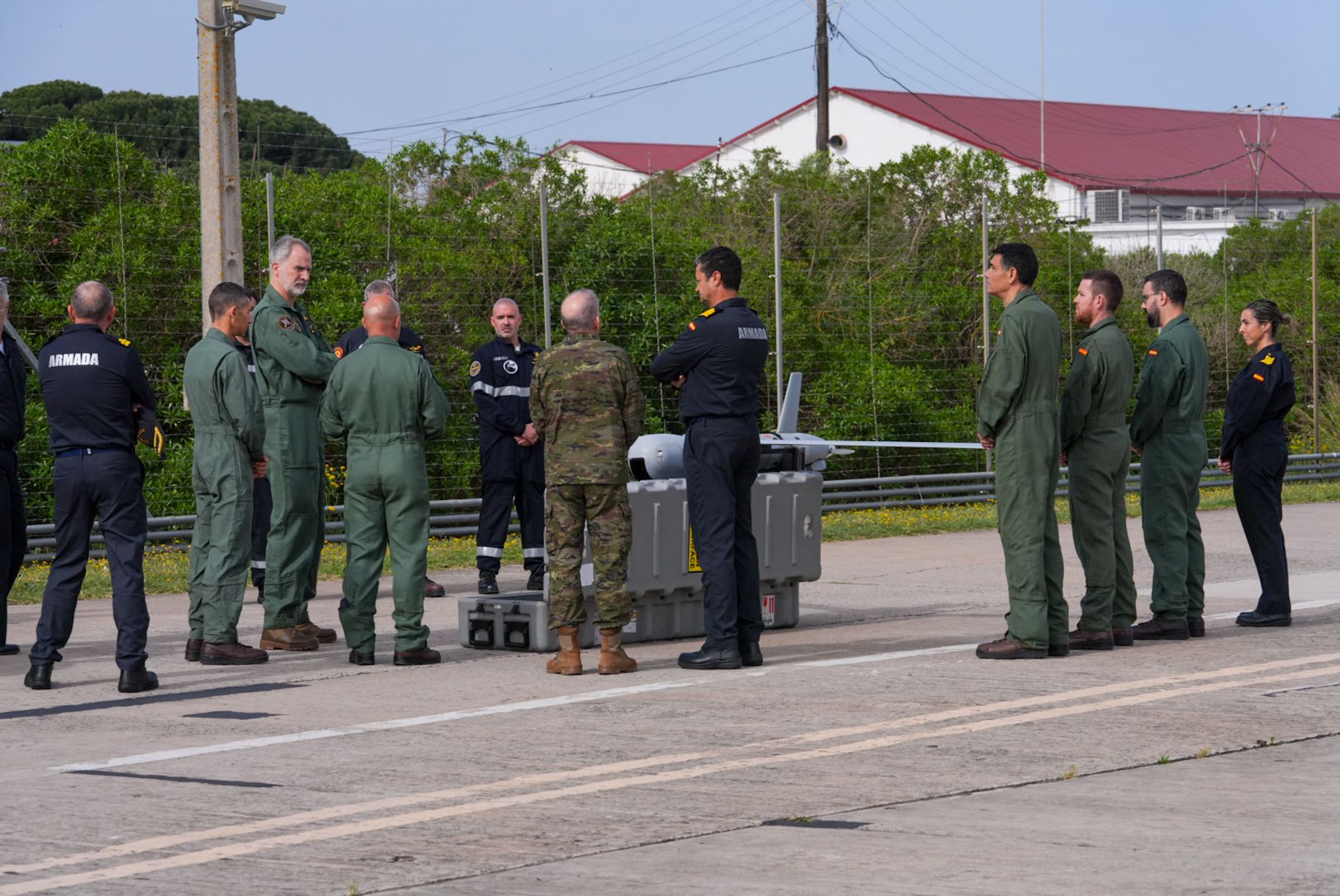 Visita del rey Felipe VI a la flotilla de aeronaves de la Base de Rota