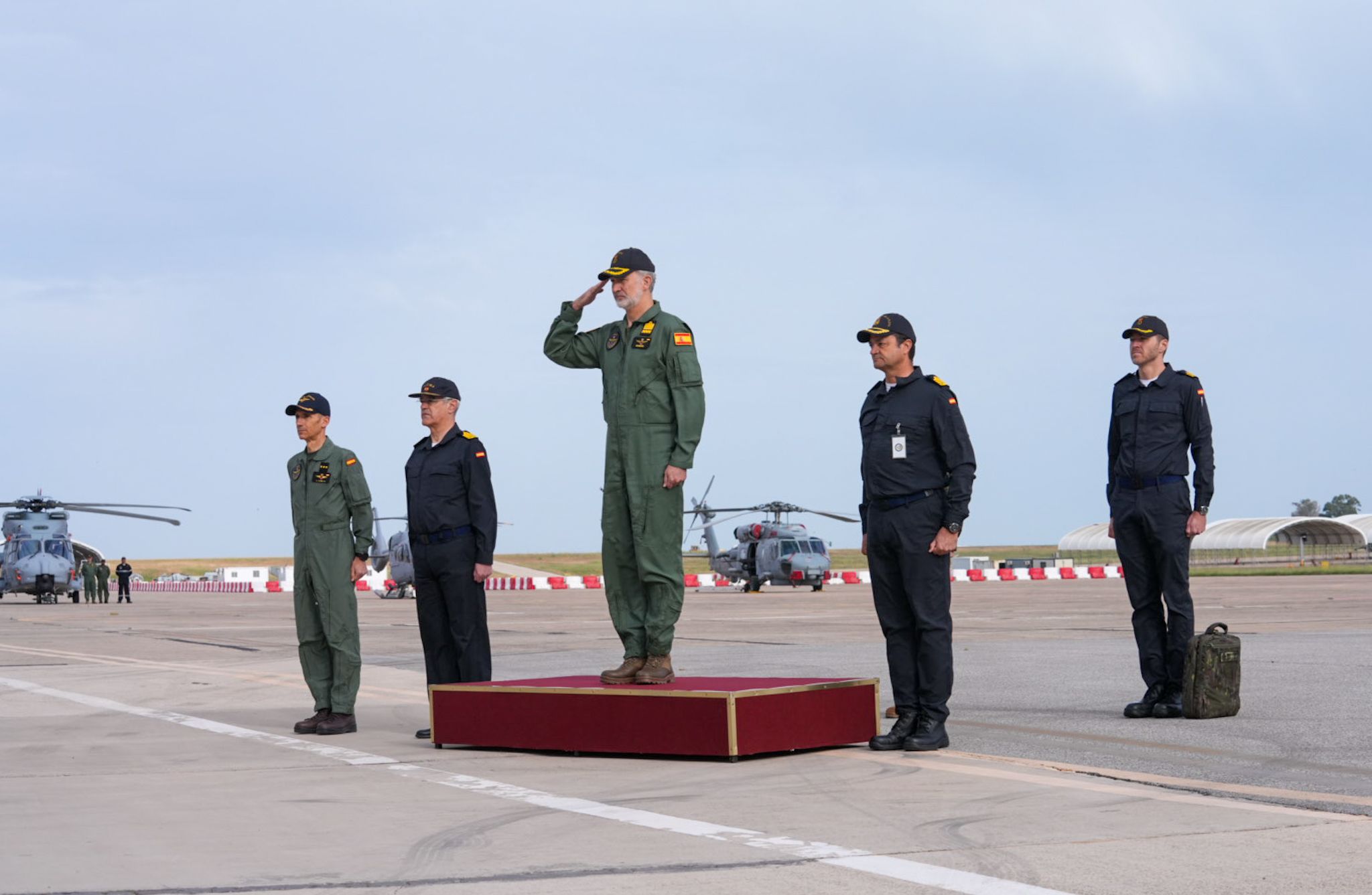 Visita del rey Felipe VI a la flotilla de aeronaves de la Base de Rota