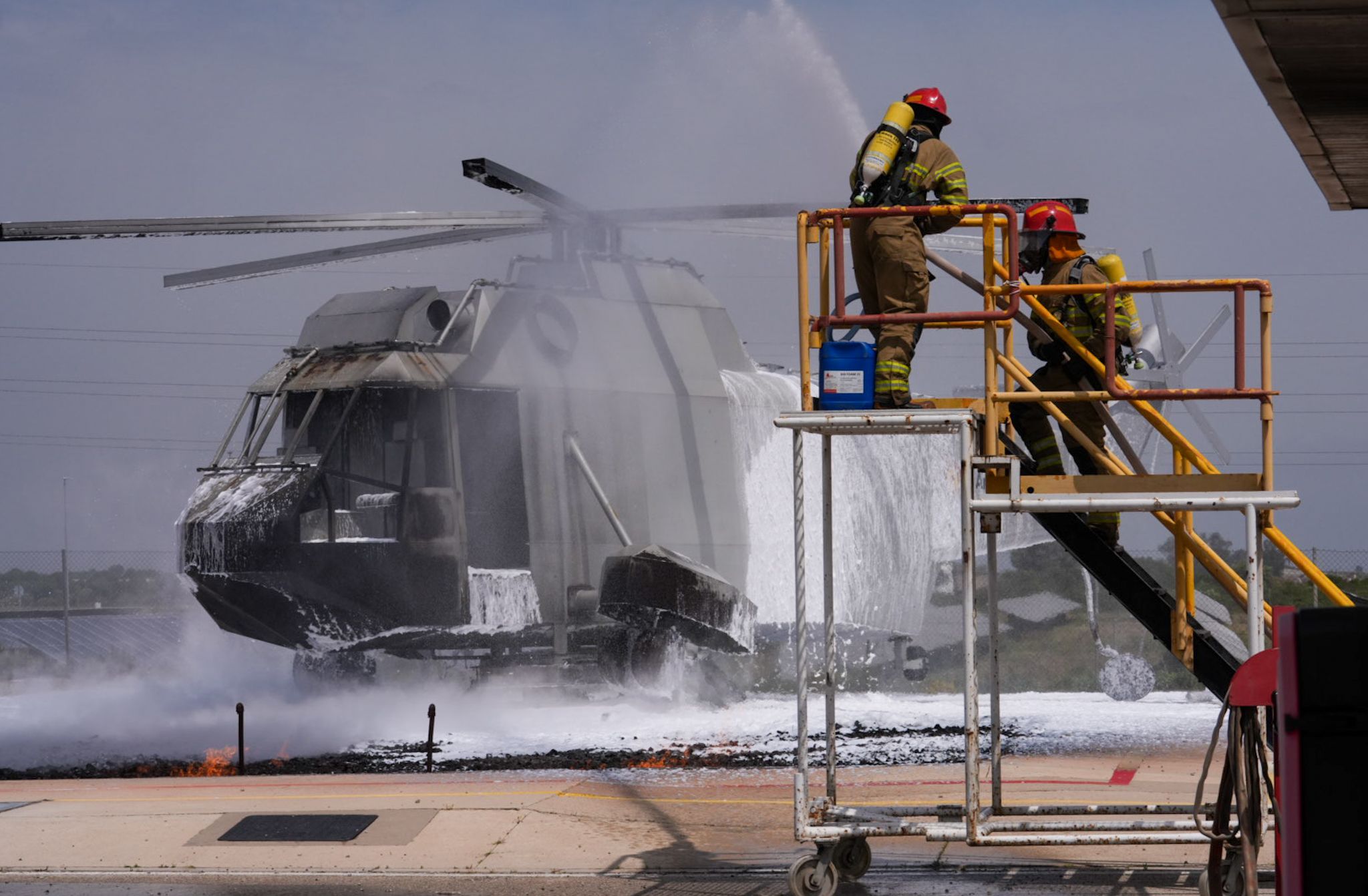 Visita del rey Felipe VI a la flotilla de aeronaves de la Base de Rota