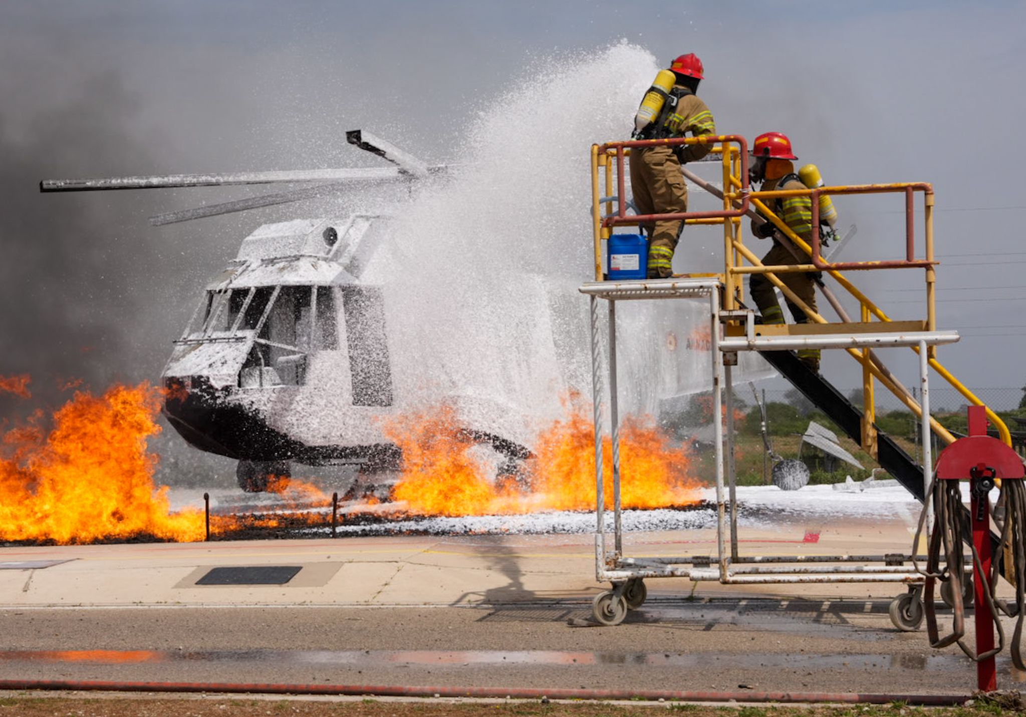 Visita del rey Felipe VI a la flotilla de aeronaves de la Base de Rota