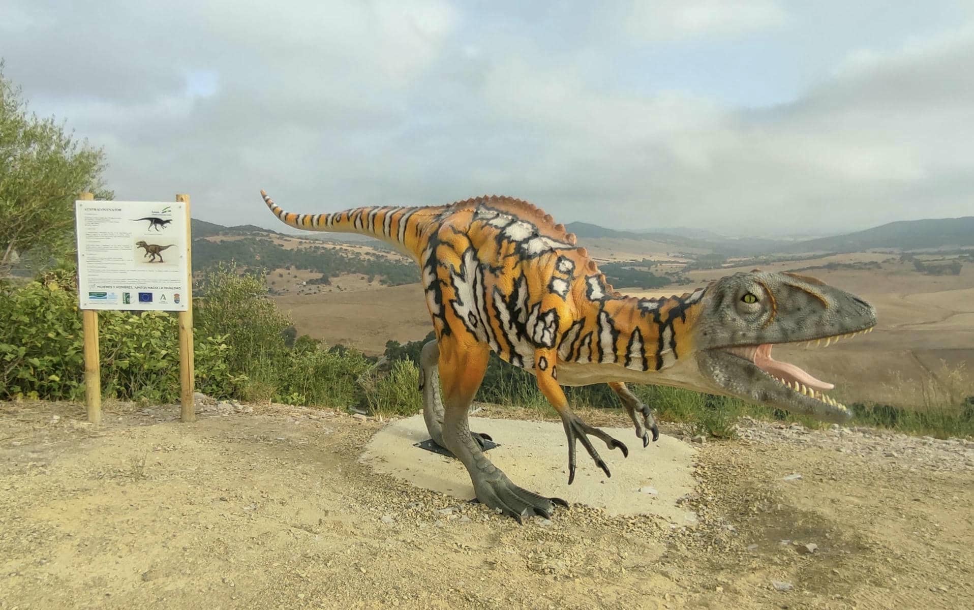 Así es el parque de dinosaurios de Alcalá de los Gazules.