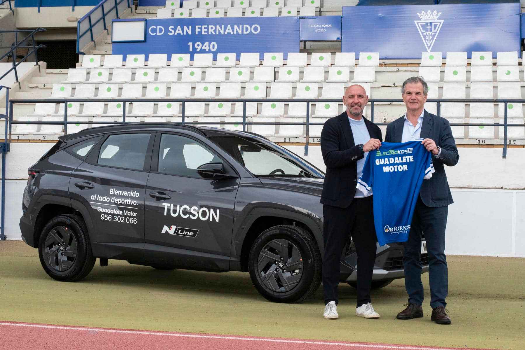Monchi, presidente del CD San Fernando, anunciando el acuerdo con Guadalete Motor.