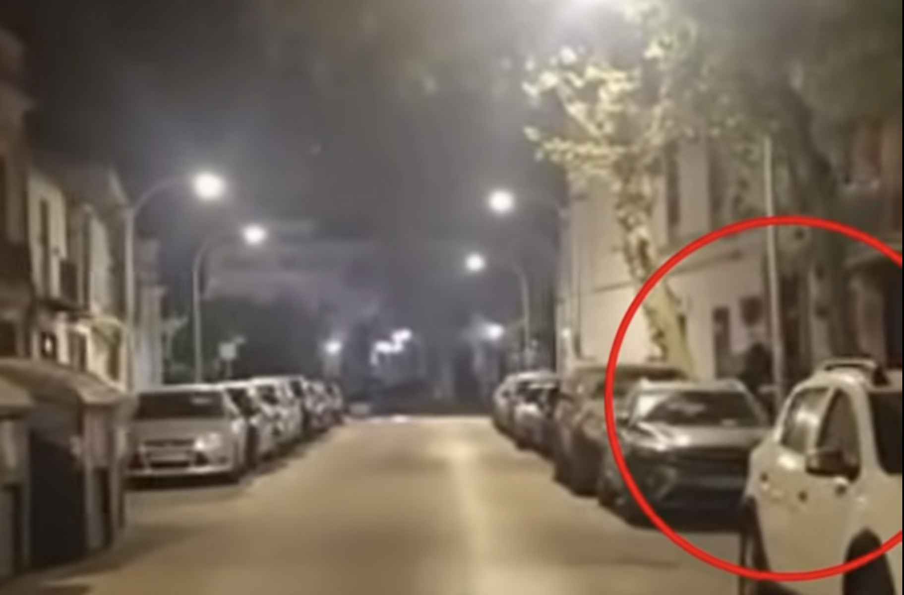 El presunto acosador sexual de San Miguel, grabado en la calle.   FOTO: JEREZTV