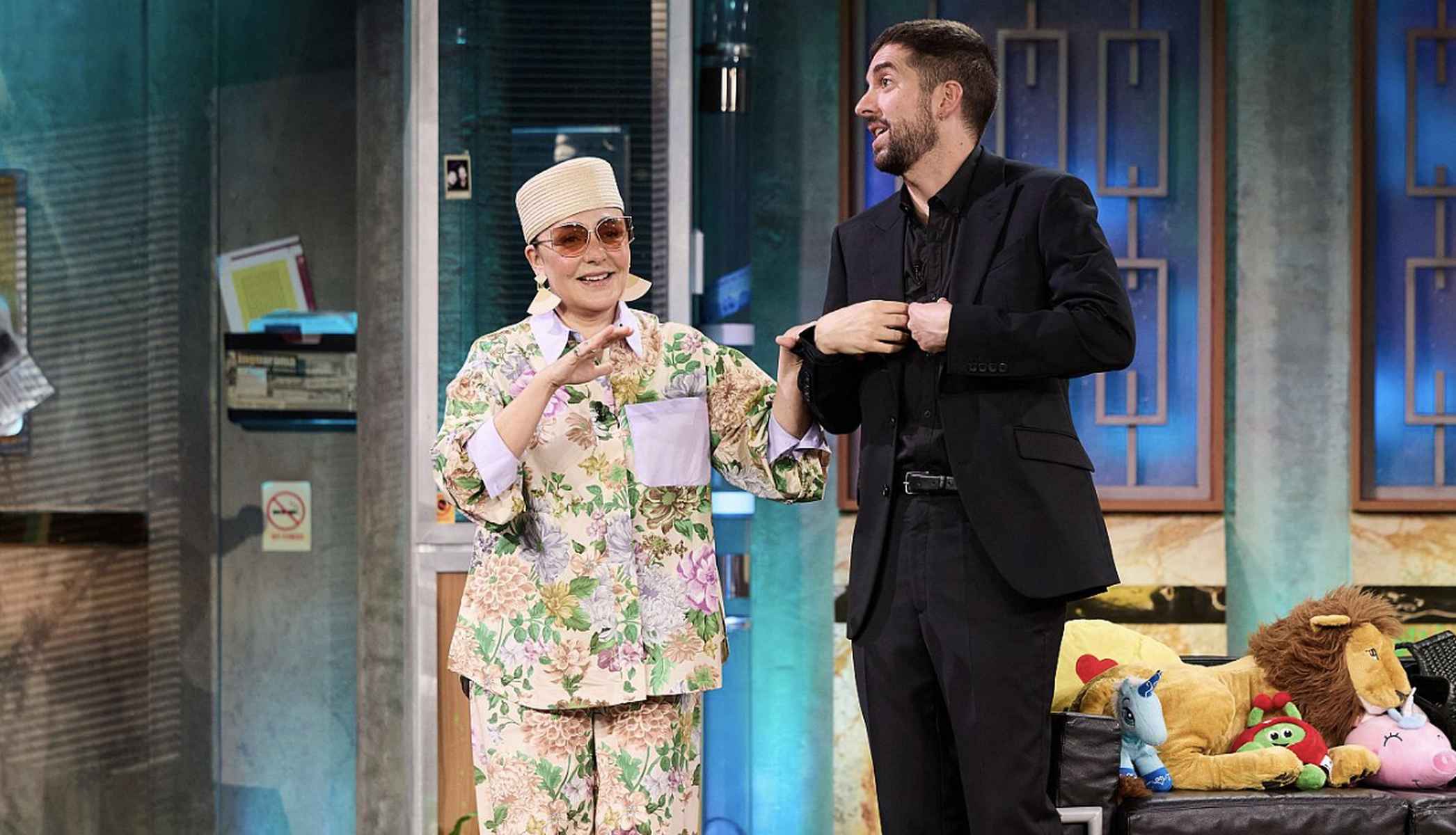 Candela Peña, junto a David Broncano.