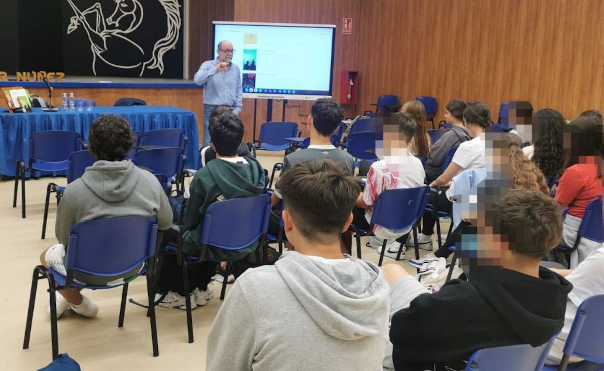 Fernando, durante el encuentro con los alumnos.