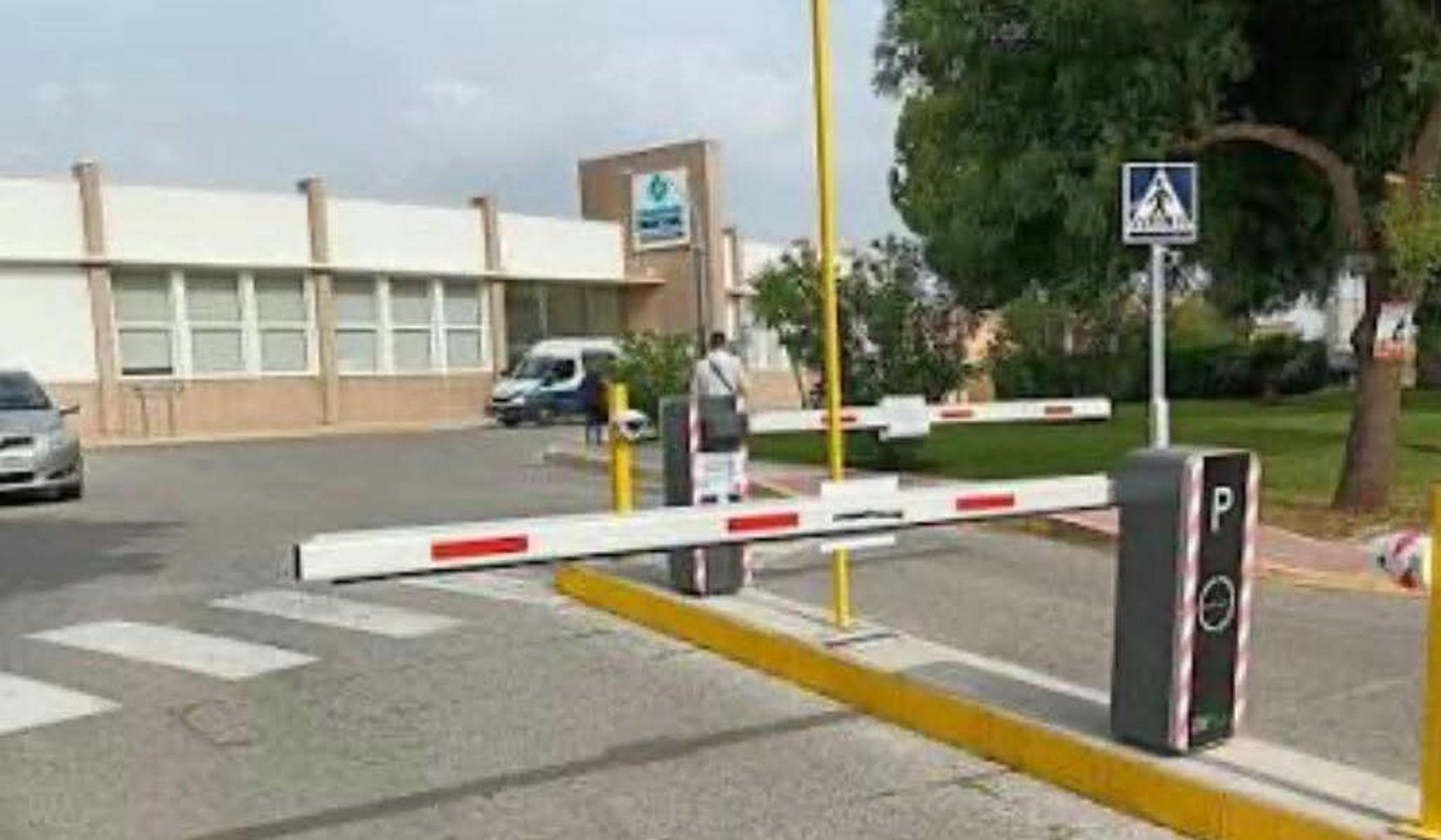 Una imagen del parking del Hospital de Villamartín.