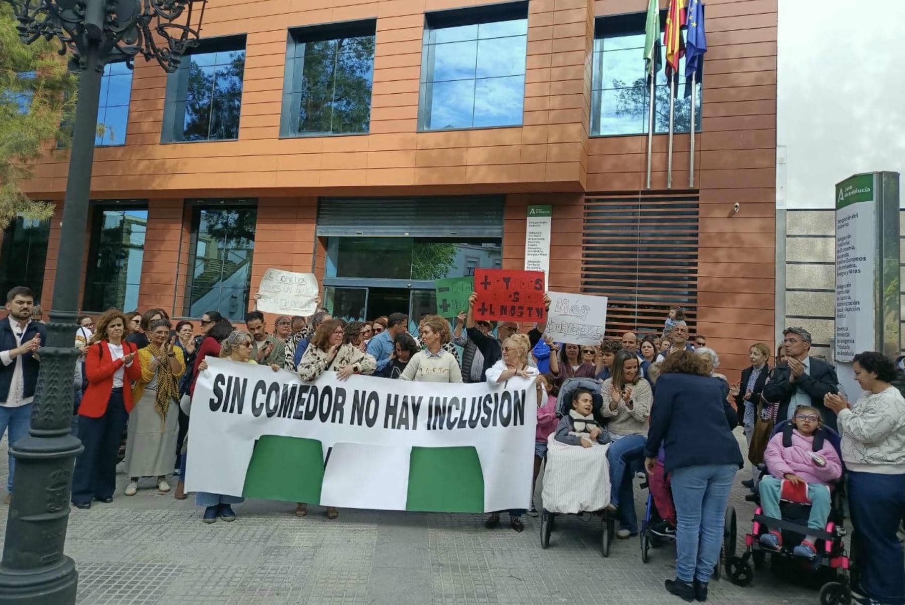 Upace San Fernando se concentra en Cádiz para no perder su comedor.