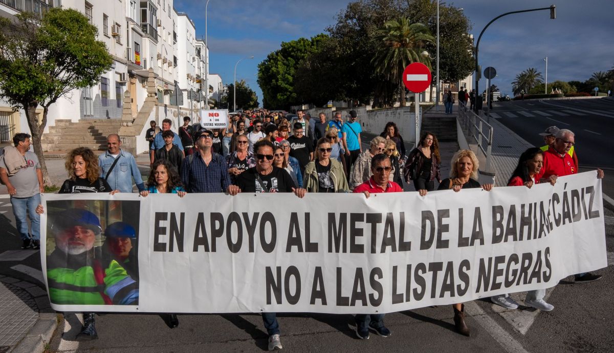 Manifestación por las calles de Cádiz.