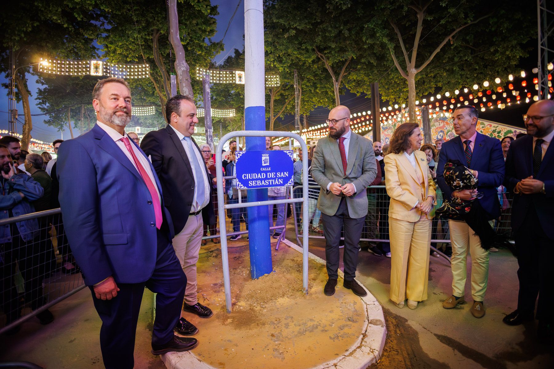 Momento previo al encendido del alumbrado de la Feria de El Puerto. 