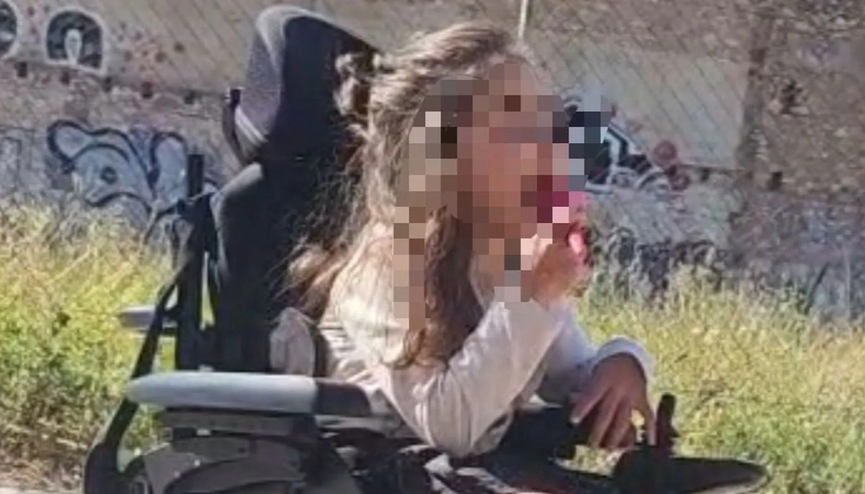 Lina denuncia el robo de su silla eléctrica.