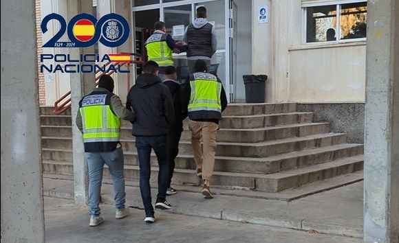 La Policía Nacional detiene a tres ultras del Sevilla FC autores de una brutal agresión a un vigilante de seguridad.