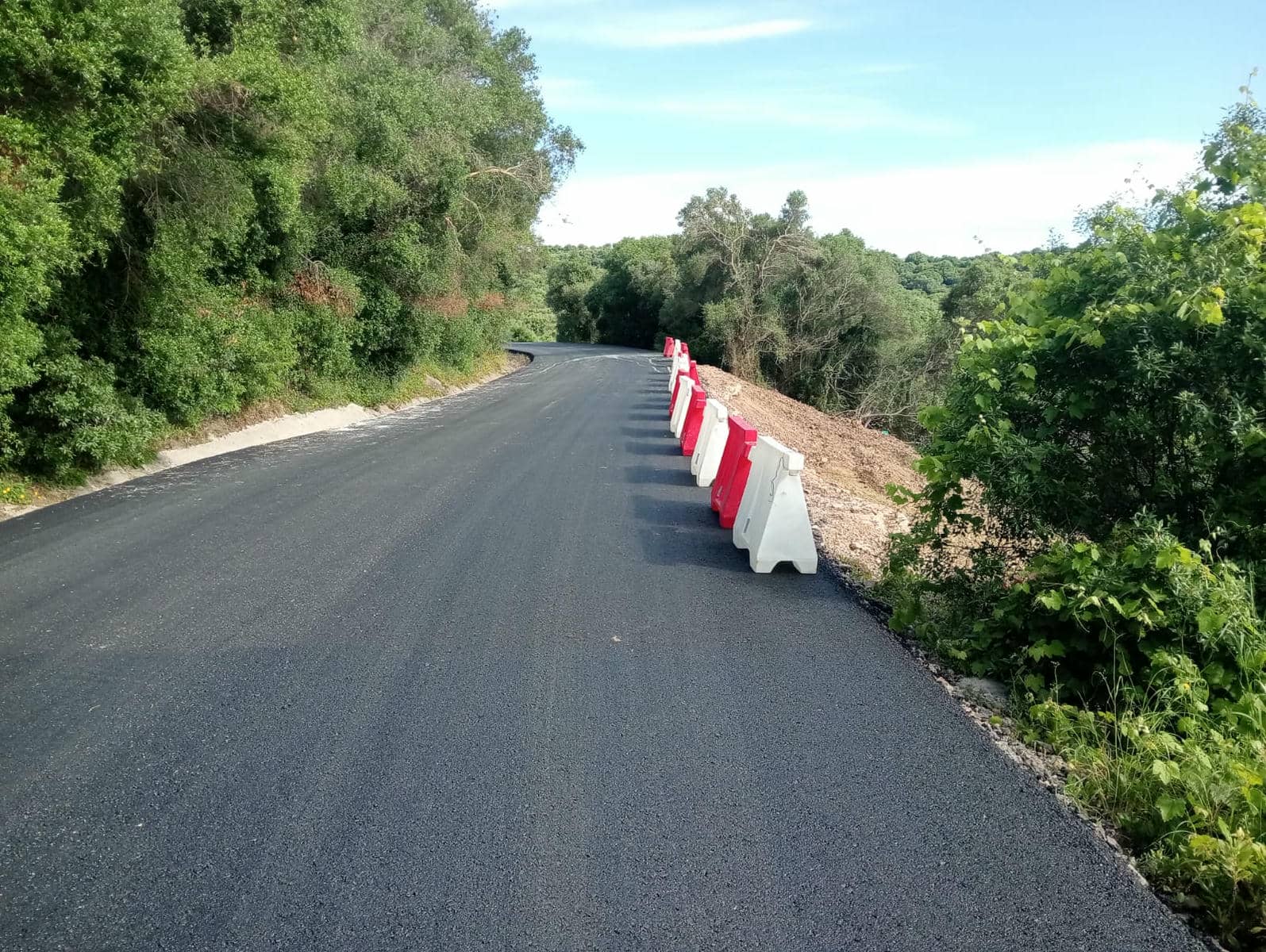 La carretera Los Barrios-Estación San Roque tras finalizar las obras realizadas desde marzo.